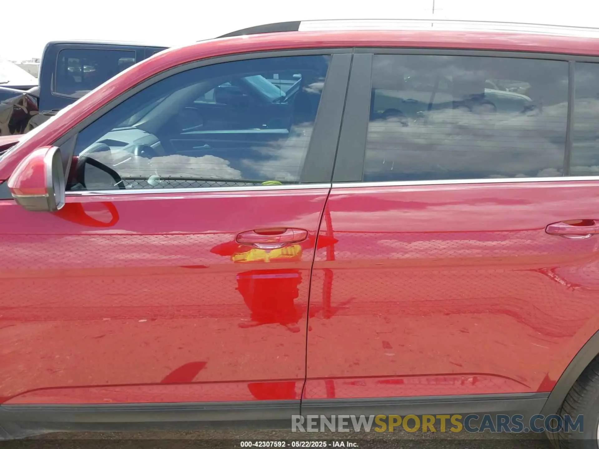 14 Photograph of a damaged car 1V2WR2CAXKC563315 VOLKSWAGEN ATLAS 2019