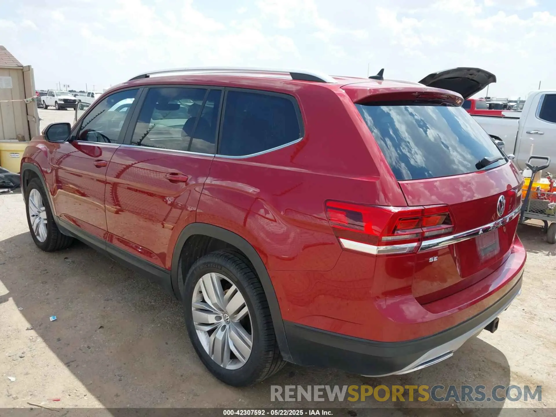 3 Photograph of a damaged car 1V2WR2CAXKC563315 VOLKSWAGEN ATLAS 2019