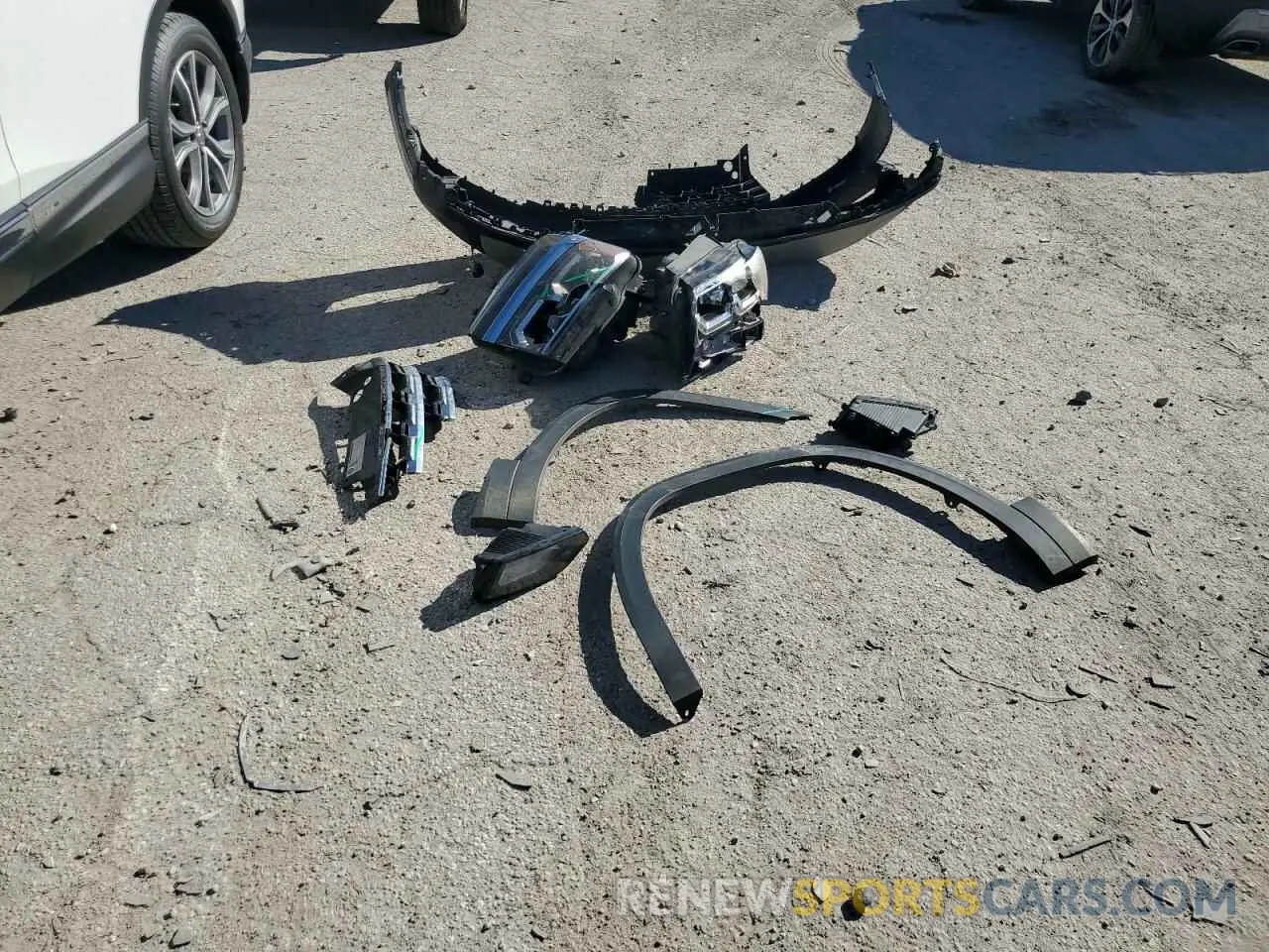 13 Photograph of a damaged car 1V2WR2CAXKC576470 VOLKSWAGEN ATLAS 2019