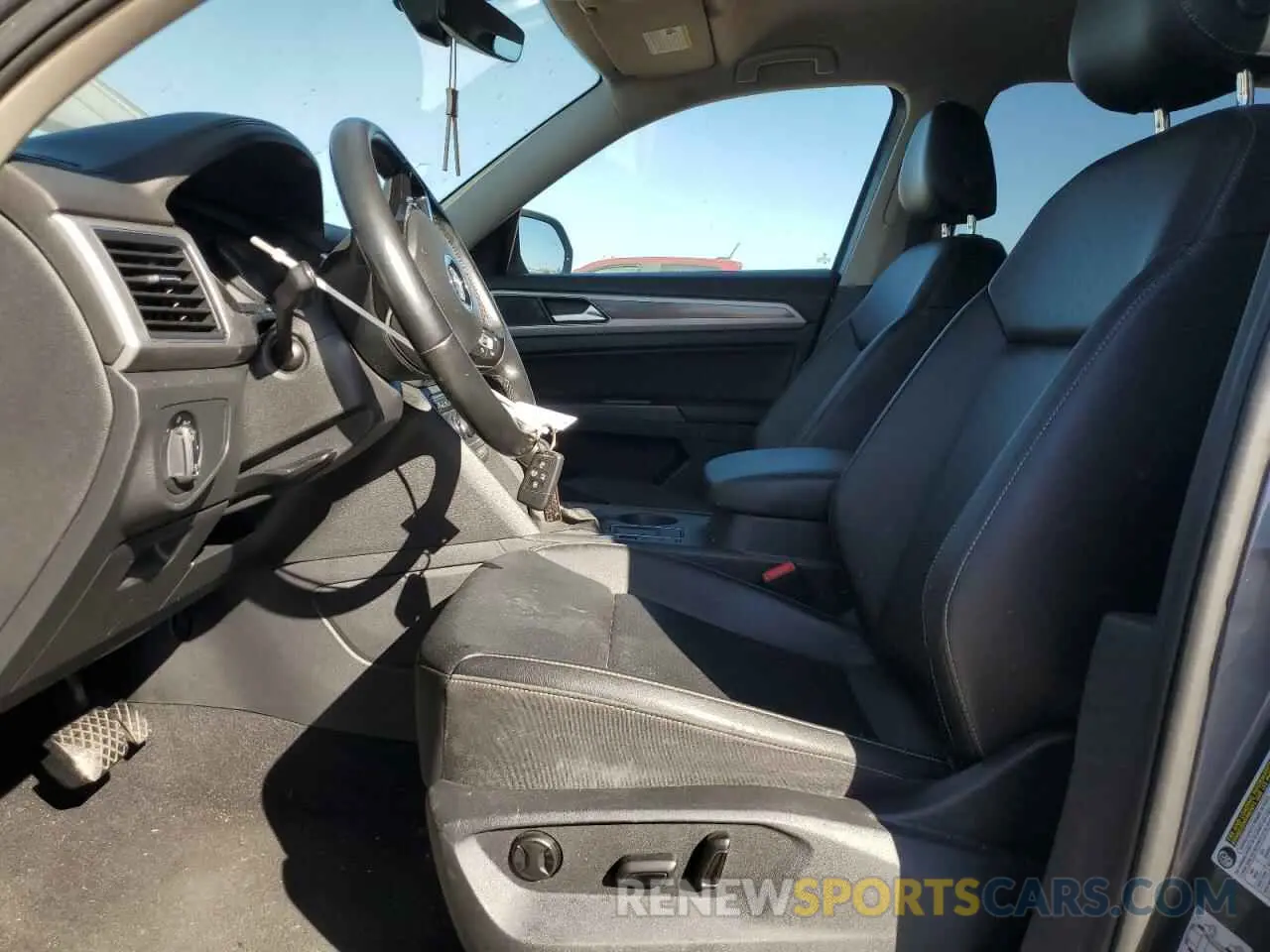 7 Photograph of a damaged car 1V2WR2CAXKC576470 VOLKSWAGEN ATLAS 2019