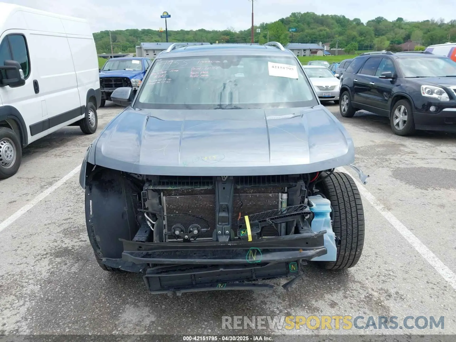 12 Photograph of a damaged car 1V2WR2CAXKC611864 VOLKSWAGEN ATLAS 2019
