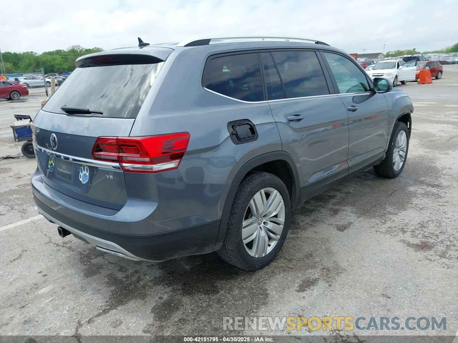 4 Photograph of a damaged car 1V2WR2CAXKC611864 VOLKSWAGEN ATLAS 2019