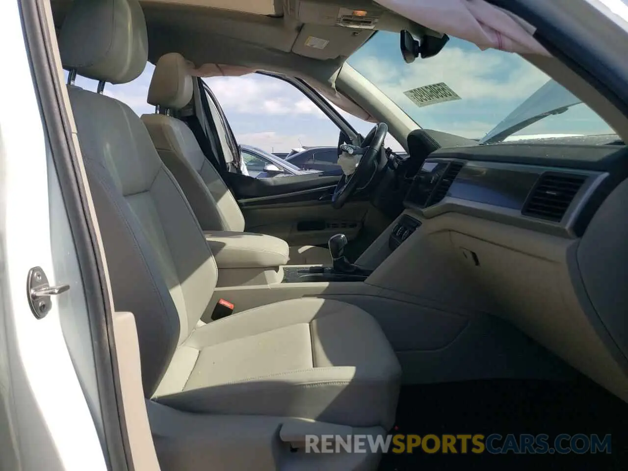 7 Photograph of a damaged car 1V2XR2CA0KC519974 VOLKSWAGEN ATLAS 2019