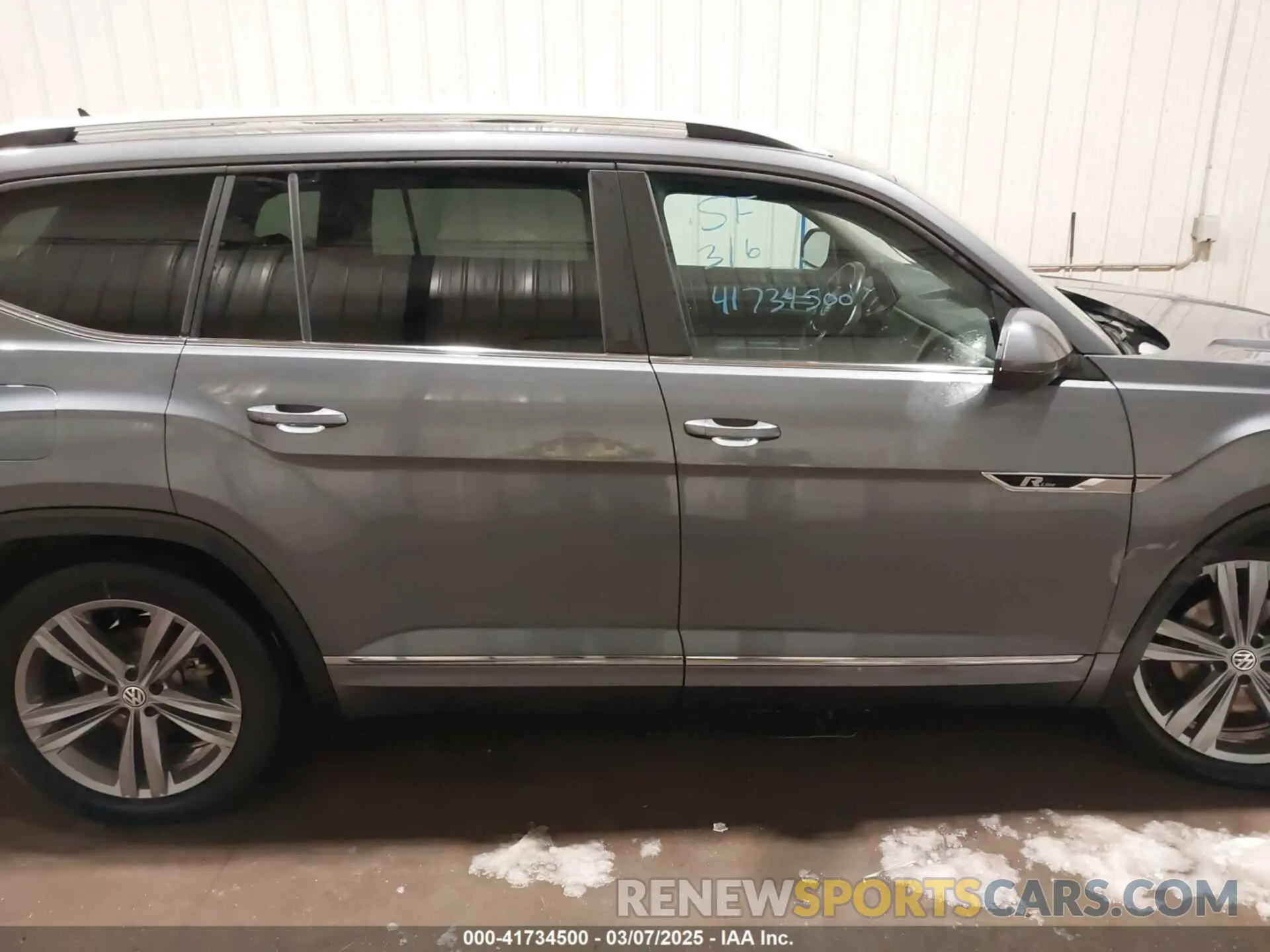 14 Photograph of a damaged car 1V2XR2CA0KC589099 VOLKSWAGEN ATLAS 2019