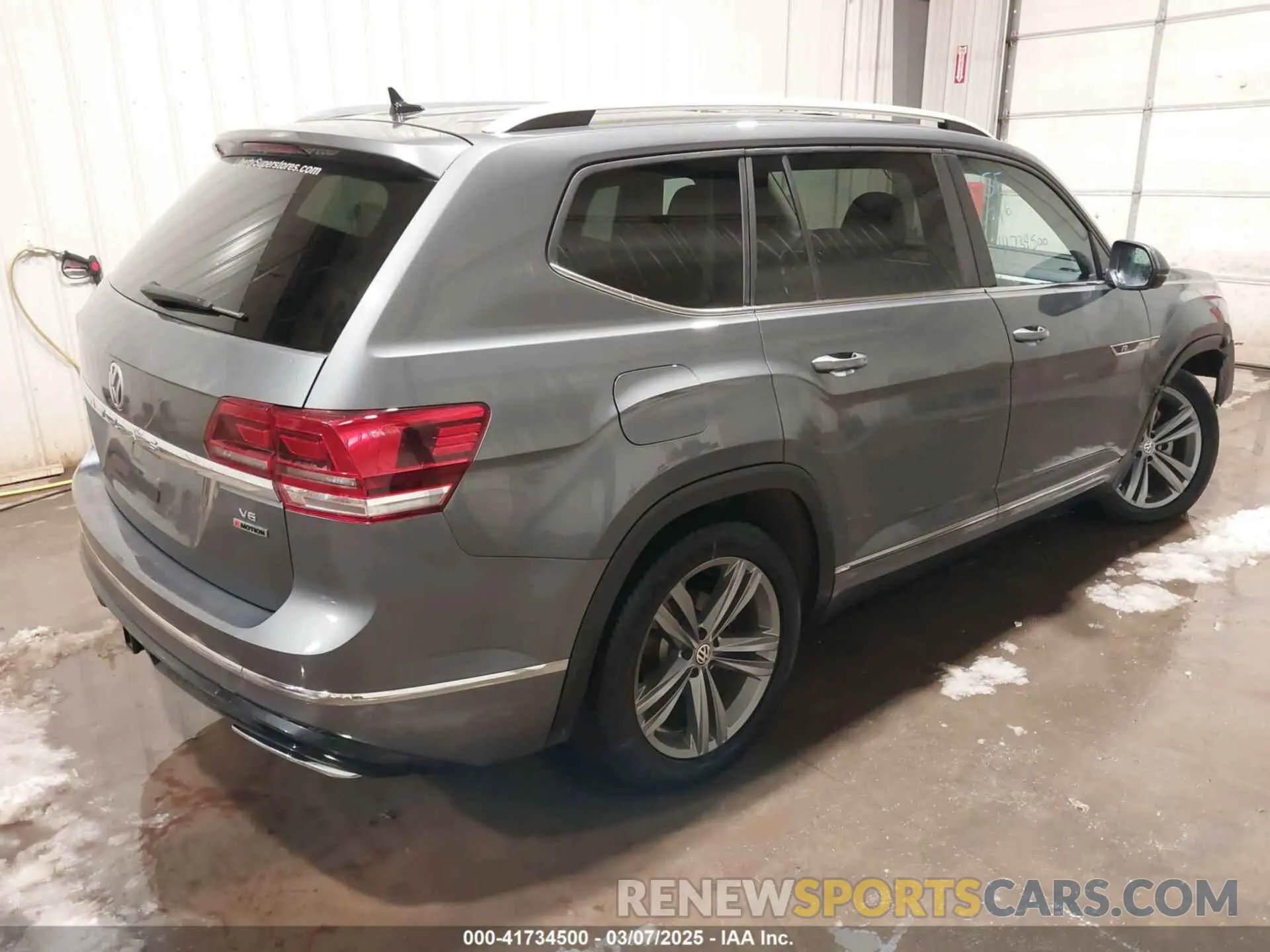 4 Photograph of a damaged car 1V2XR2CA0KC589099 VOLKSWAGEN ATLAS 2019