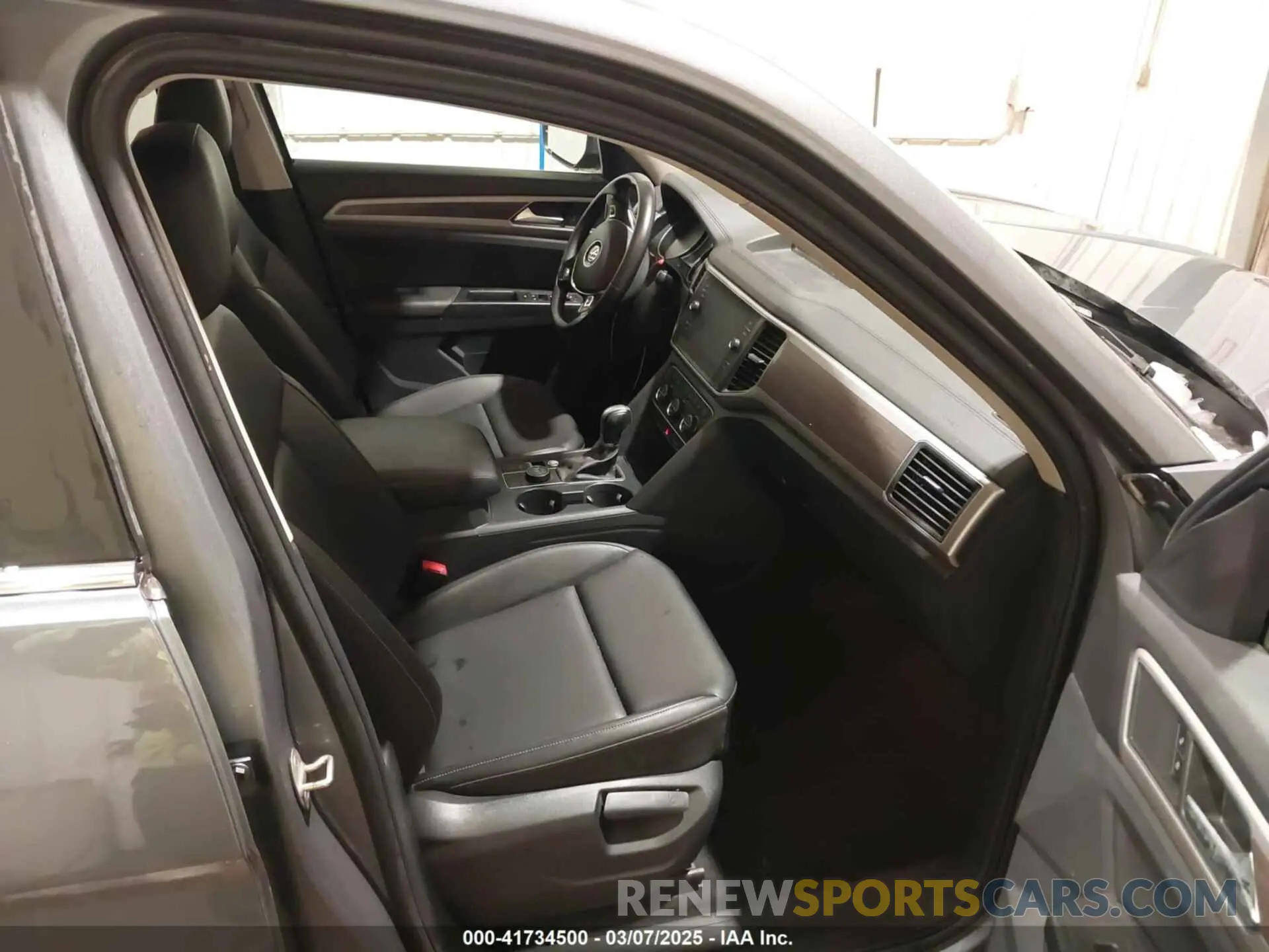 5 Photograph of a damaged car 1V2XR2CA0KC589099 VOLKSWAGEN ATLAS 2019