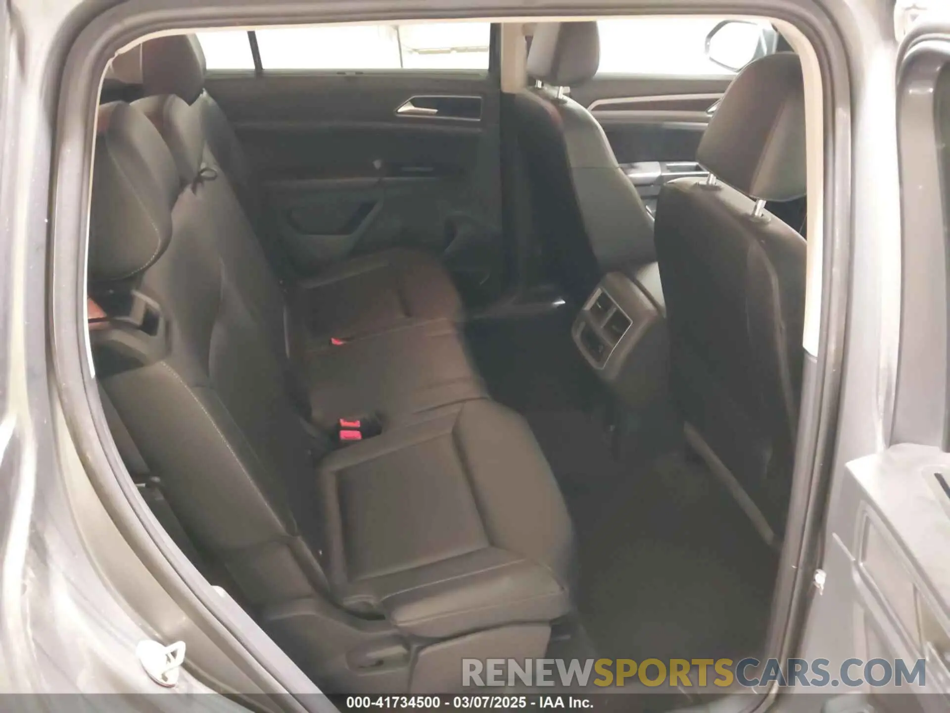 8 Photograph of a damaged car 1V2XR2CA0KC589099 VOLKSWAGEN ATLAS 2019