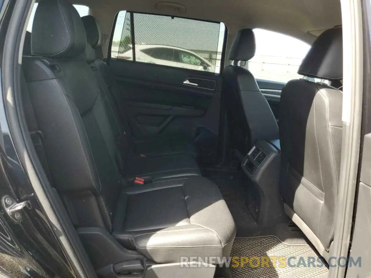 11 Photograph of a damaged car 1V2XR2CA4KC565064 VOLKSWAGEN ATLAS 2019