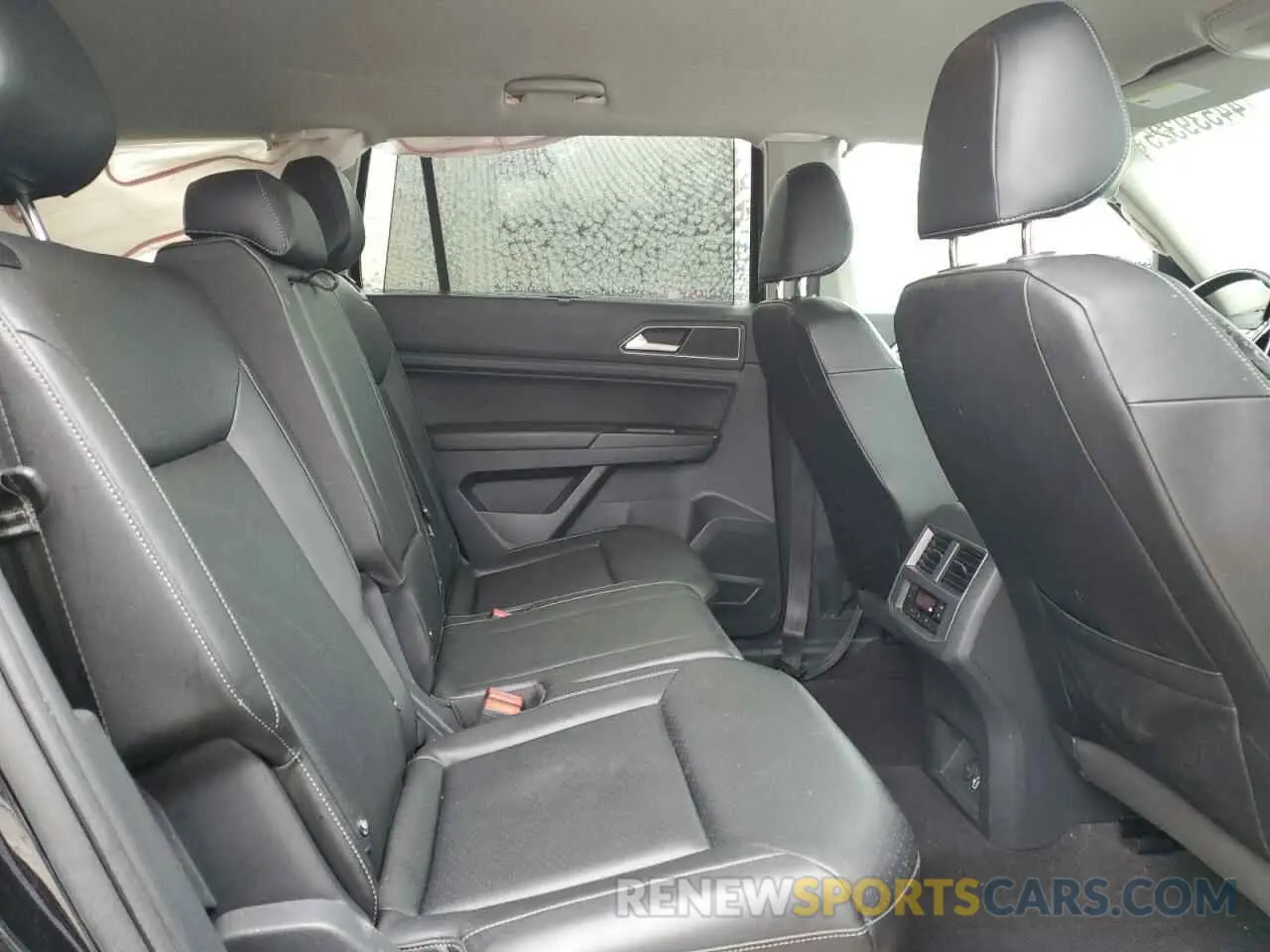 11 Photograph of a damaged car 1V2XR2CA5KC523809 VOLKSWAGEN ATLAS 2019