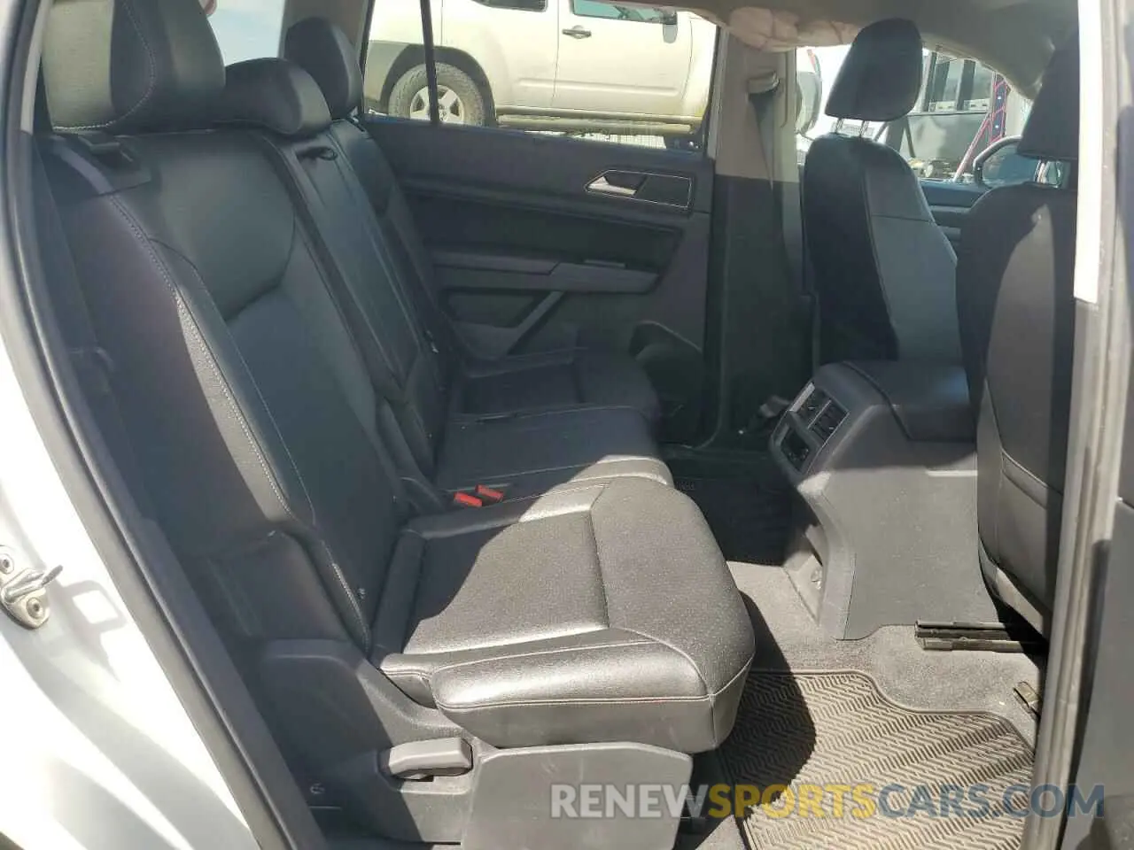11 Photograph of a damaged car 1V2XR2CA6KC608609 VOLKSWAGEN ATLAS 2019