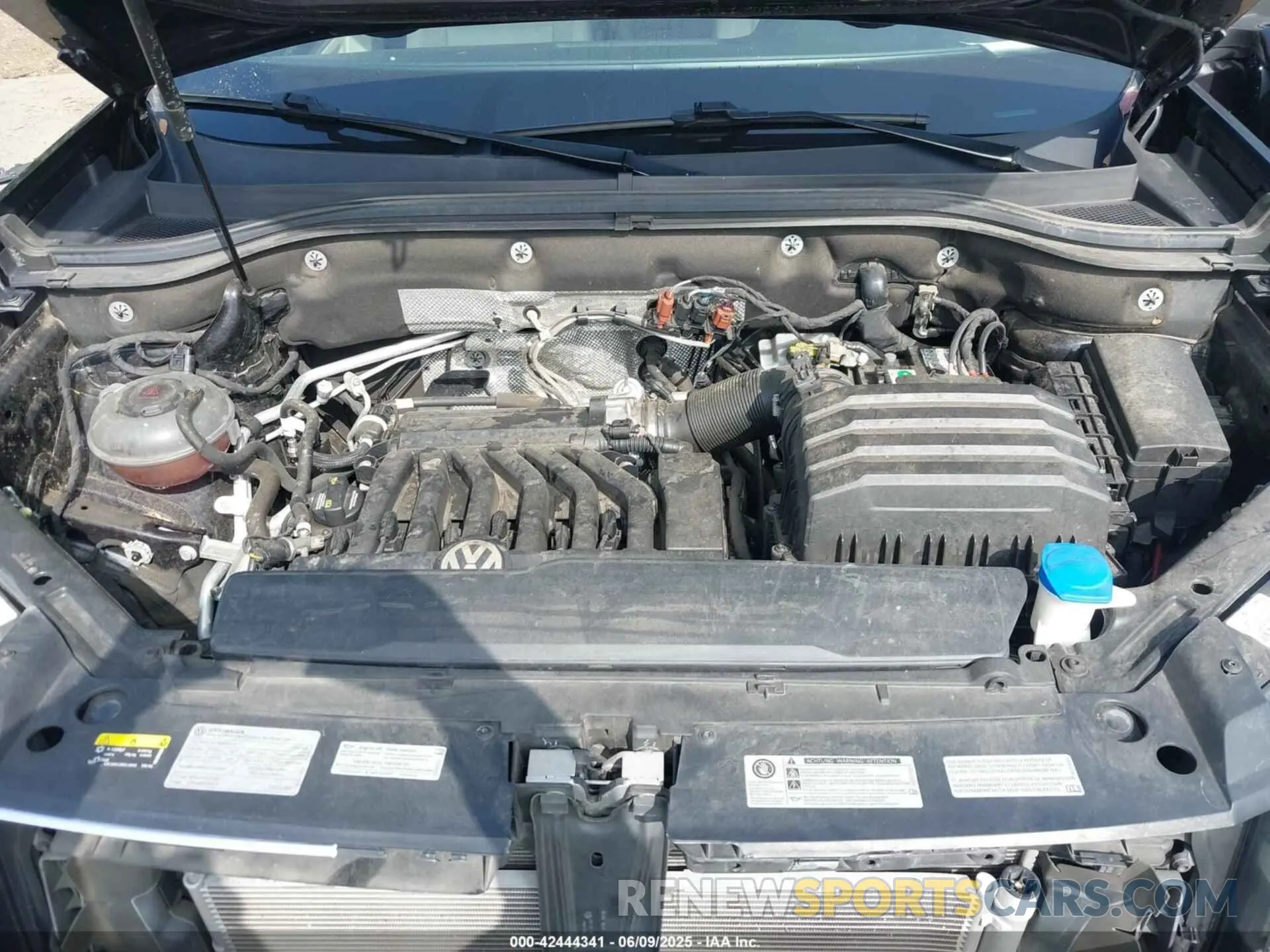 10 Photograph of a damaged car 1V2XR2CA9KC520010 VOLKSWAGEN ATLAS 2019
