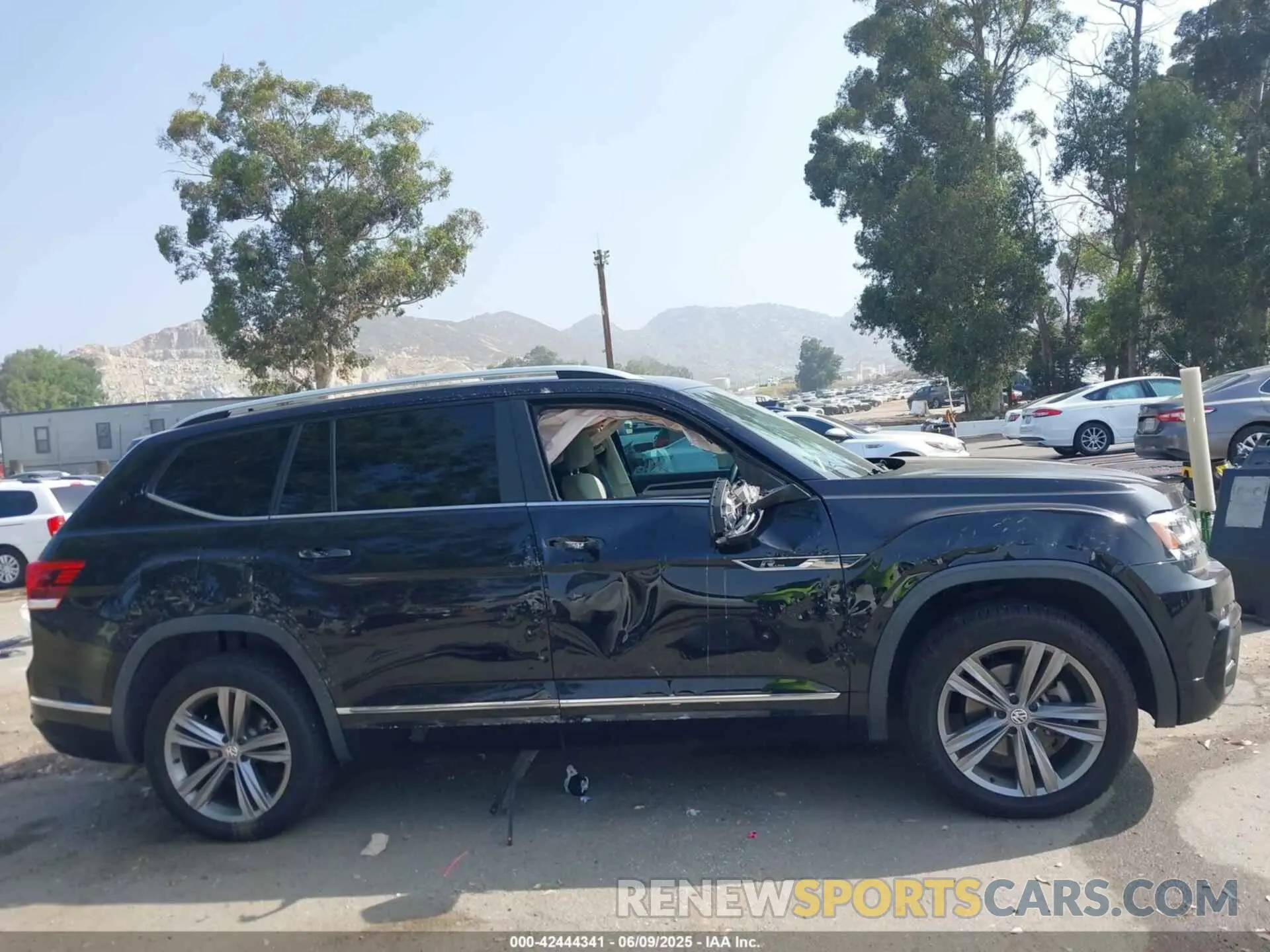 12 Photograph of a damaged car 1V2XR2CA9KC520010 VOLKSWAGEN ATLAS 2019