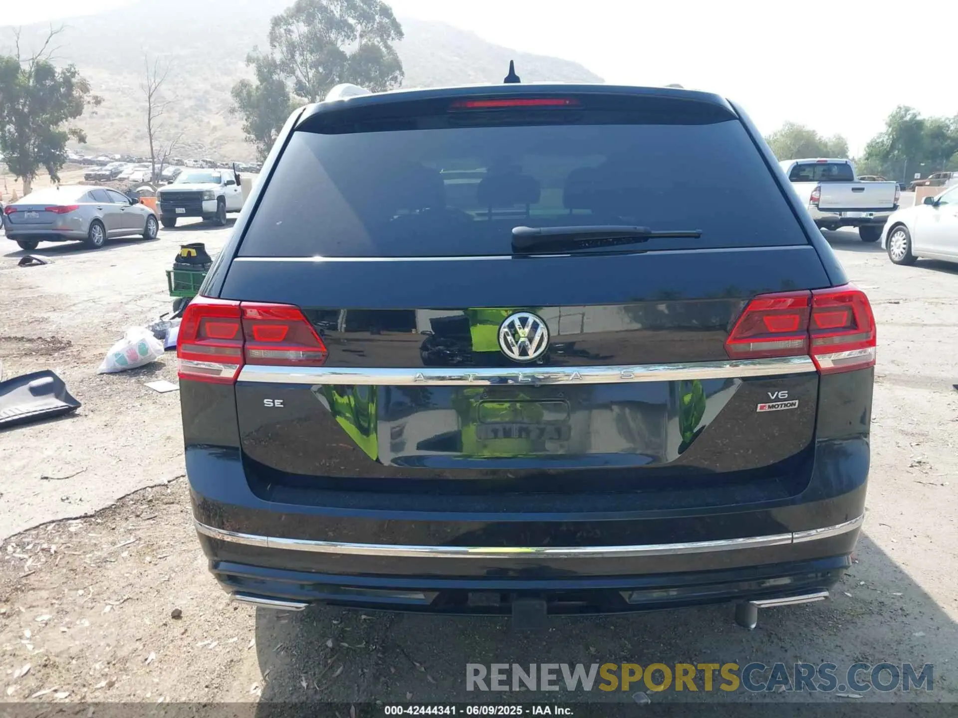 15 Photograph of a damaged car 1V2XR2CA9KC520010 VOLKSWAGEN ATLAS 2019