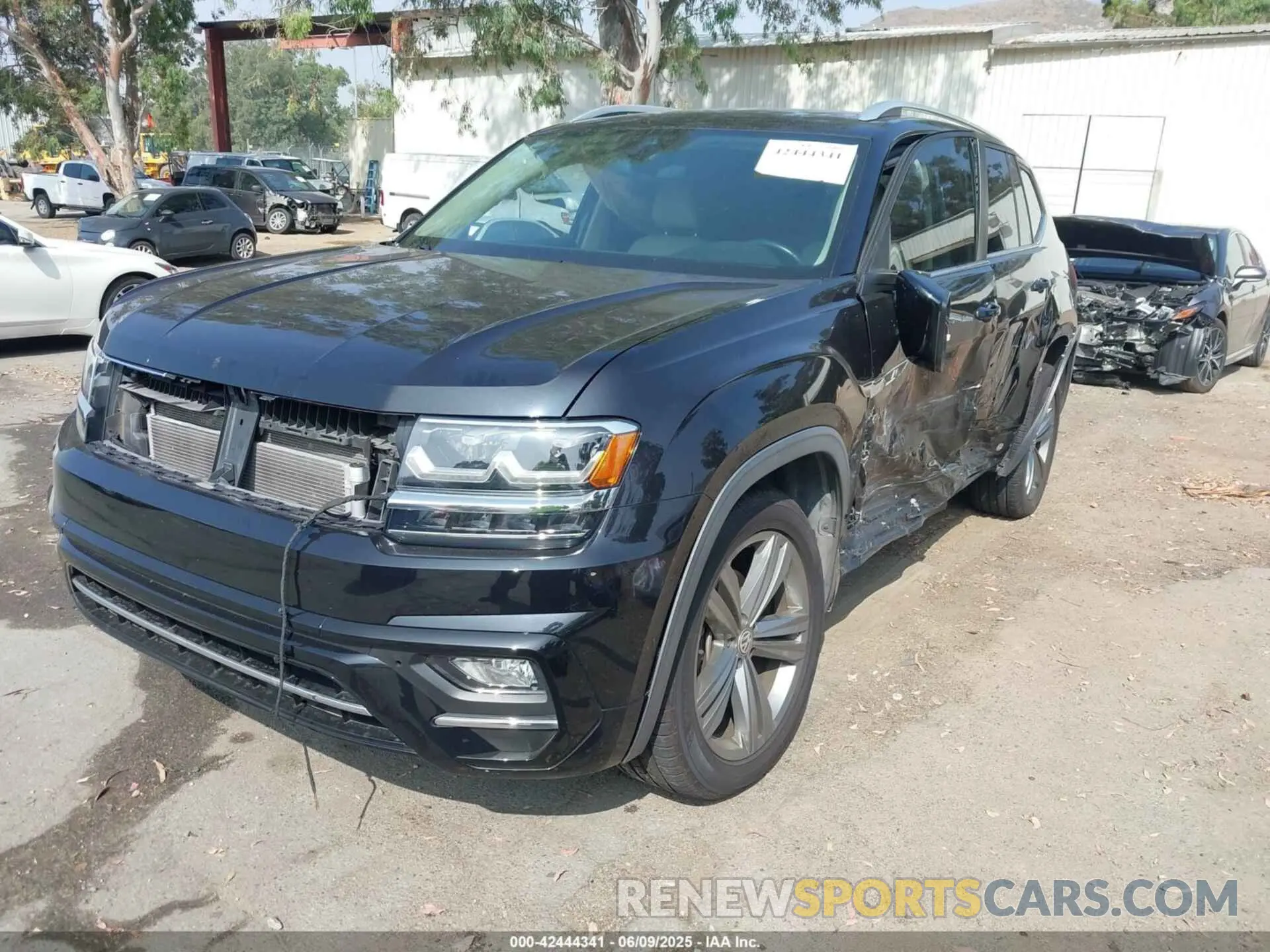 2 Photograph of a damaged car 1V2XR2CA9KC520010 VOLKSWAGEN ATLAS 2019