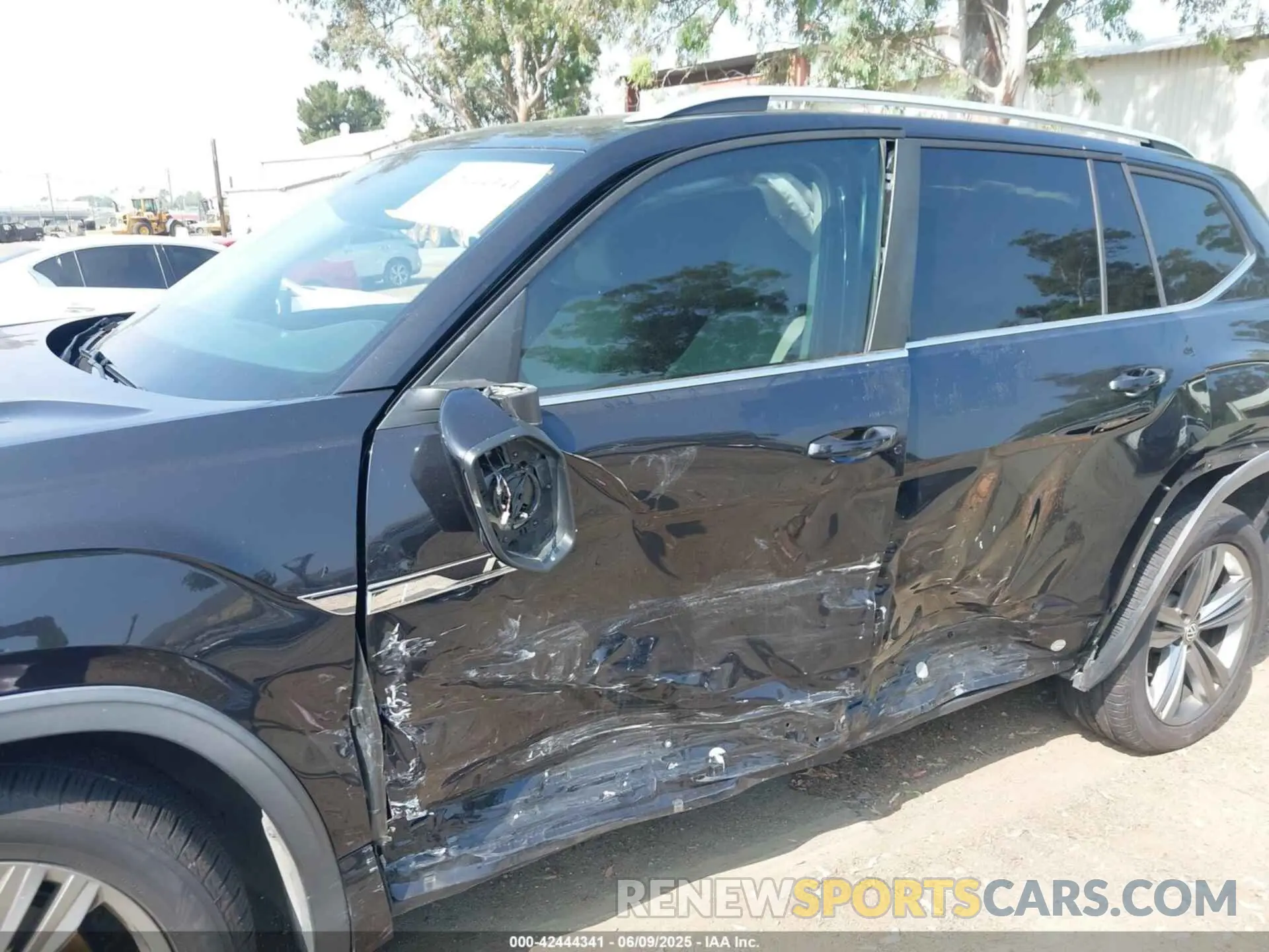 6 Photograph of a damaged car 1V2XR2CA9KC520010 VOLKSWAGEN ATLAS 2019