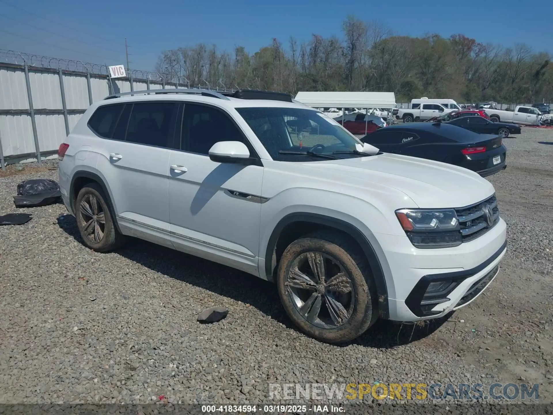 1 Photograph of a damaged car 1V2YR2CA0KC582951 VOLKSWAGEN ATLAS 2019