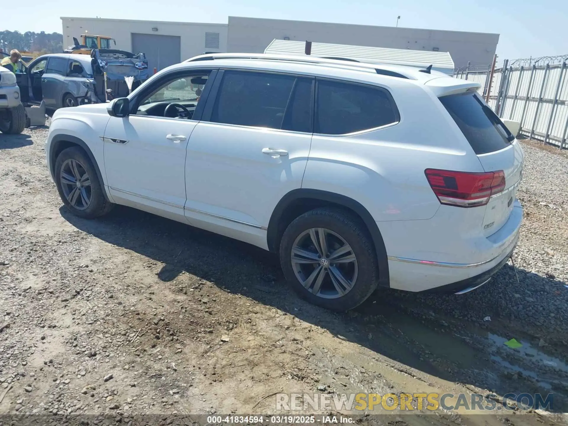 3 Photograph of a damaged car 1V2YR2CA0KC582951 VOLKSWAGEN ATLAS 2019