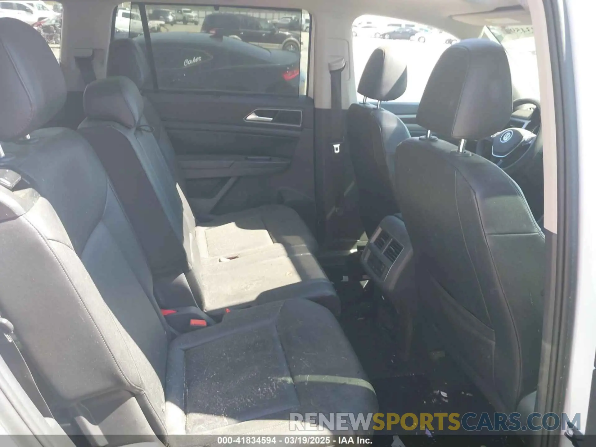 8 Photograph of a damaged car 1V2YR2CA0KC582951 VOLKSWAGEN ATLAS 2019
