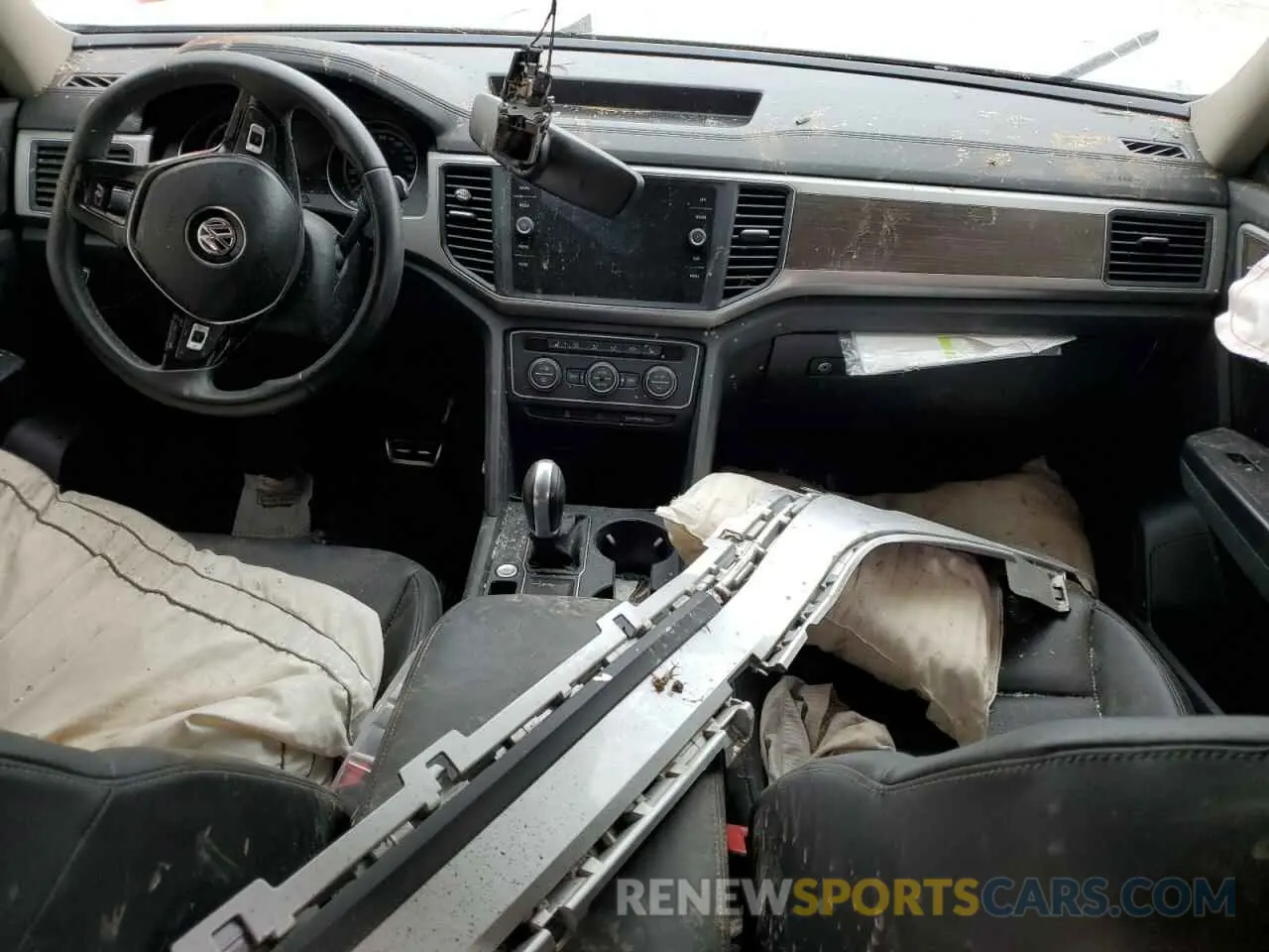 8 Photograph of a damaged car 1V2YR2CA0KC599989 VOLKSWAGEN ATLAS 2019