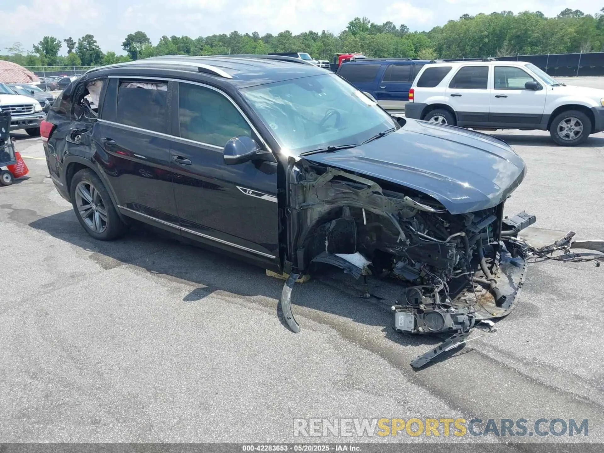 1 Photograph of a damaged car 1V2YR2CA2KC599024 VOLKSWAGEN ATLAS 2019