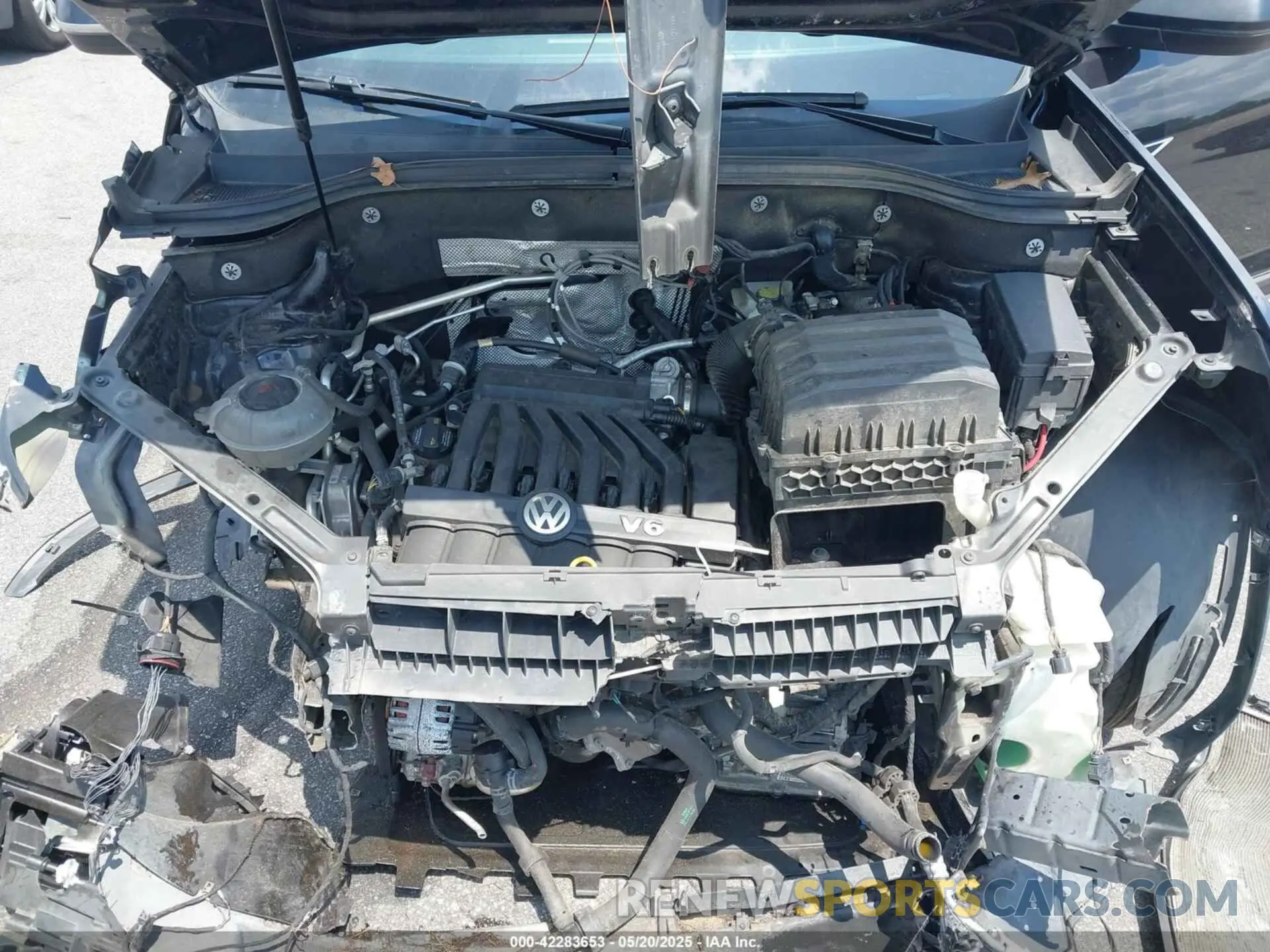 10 Photograph of a damaged car 1V2YR2CA2KC599024 VOLKSWAGEN ATLAS 2019