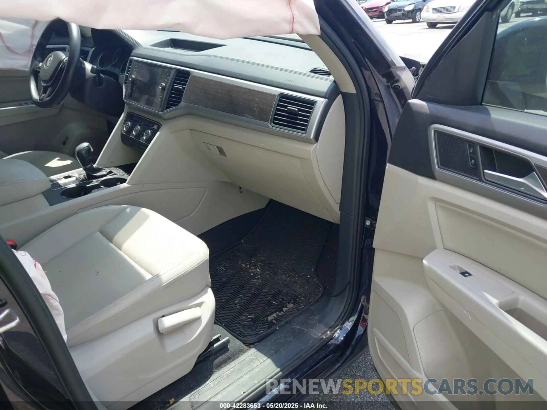 5 Photograph of a damaged car 1V2YR2CA2KC599024 VOLKSWAGEN ATLAS 2019