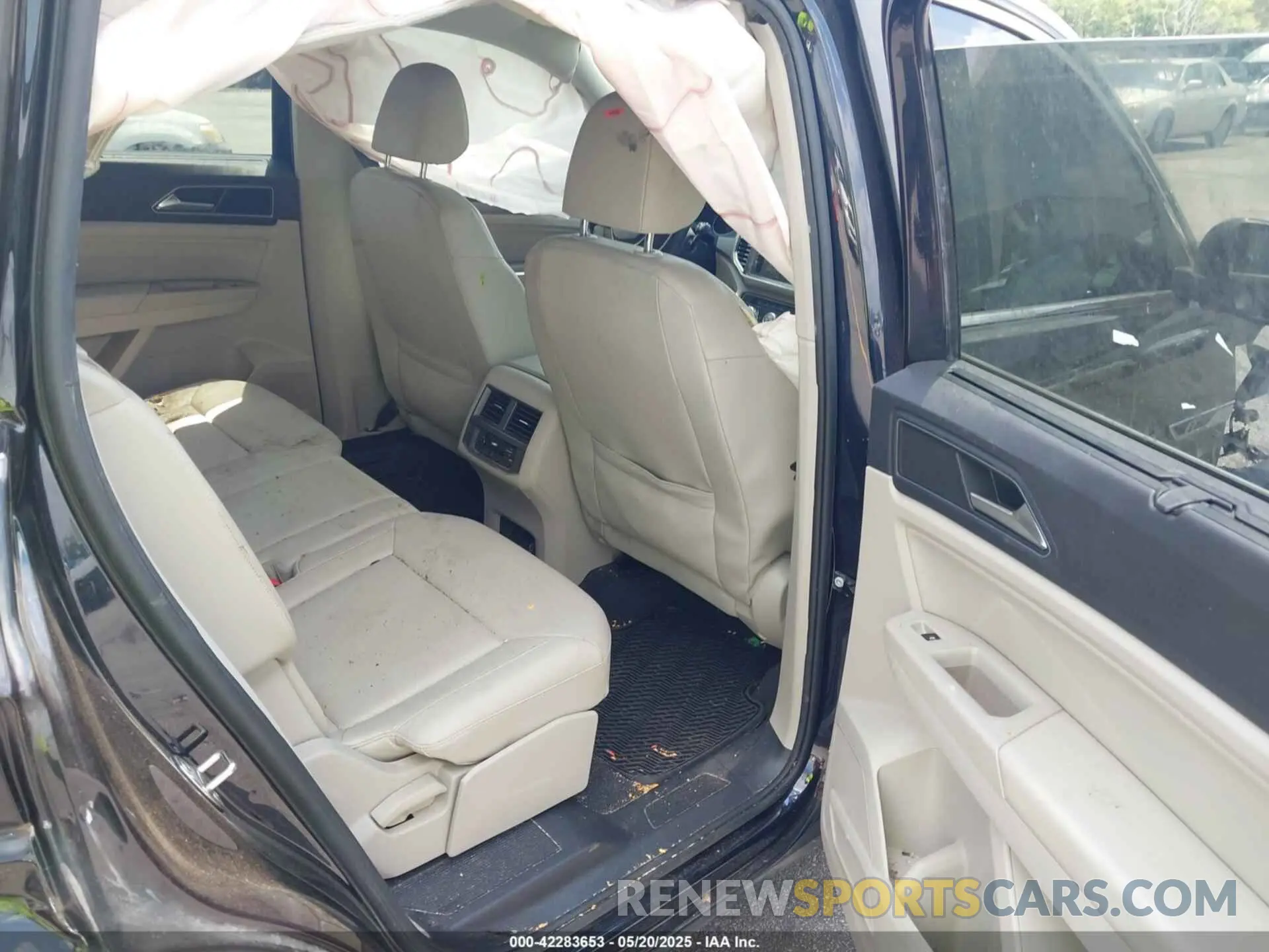 8 Photograph of a damaged car 1V2YR2CA2KC599024 VOLKSWAGEN ATLAS 2019