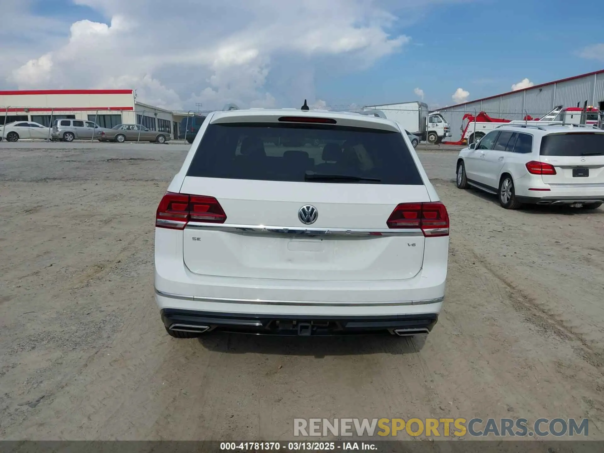 17 Photograph of a damaged car 1V2YR2CA3KC547188 VOLKSWAGEN ATLAS 2019