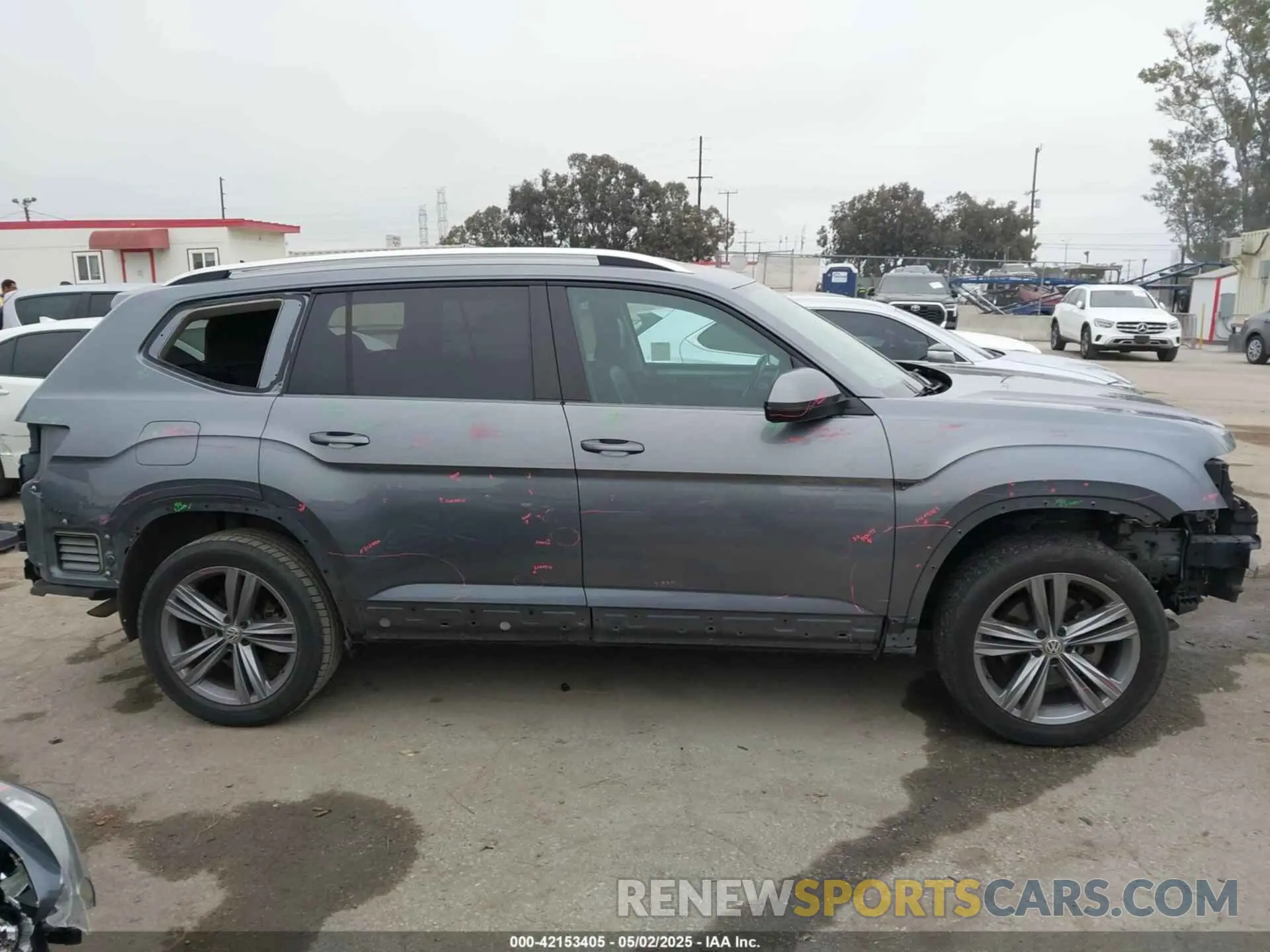 14 Photograph of a damaged car 1V2YR2CA9KC511490 VOLKSWAGEN ATLAS 2019
