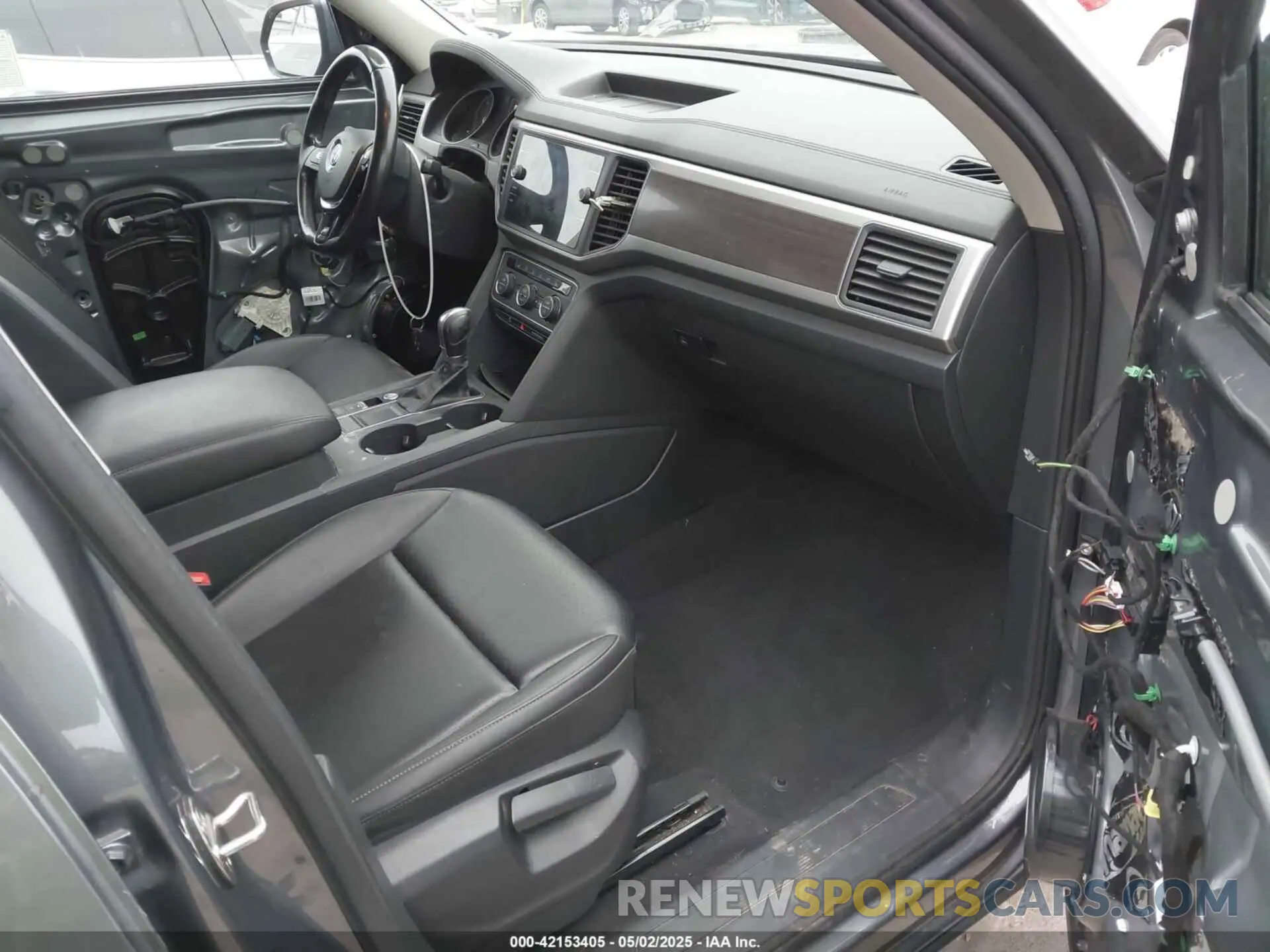 5 Photograph of a damaged car 1V2YR2CA9KC511490 VOLKSWAGEN ATLAS 2019