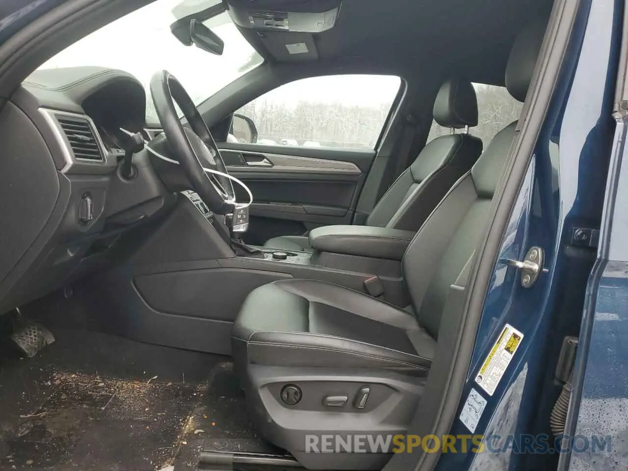 7 Photograph of a damaged car 1V21E2CA0LC211044 VOLKSWAGEN ATLAS 2020