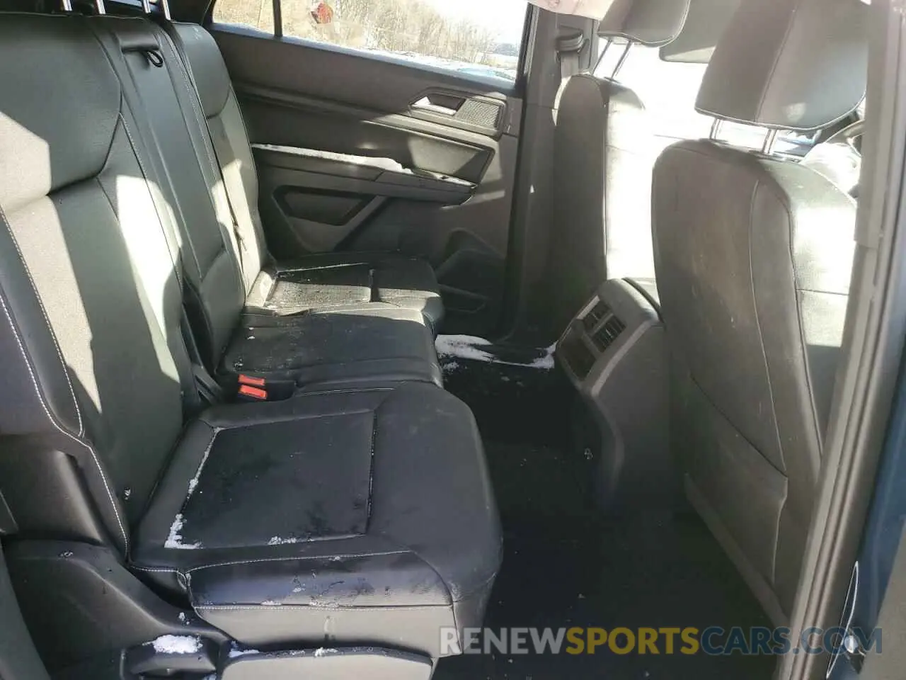 11 Photograph of a damaged car 1V21E2CA6LC210559 VOLKSWAGEN ATLAS 2020