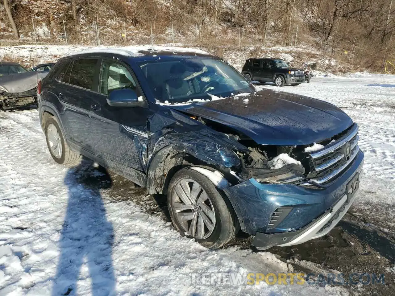 4 Photograph of a damaged car 1V21E2CA6LC210559 VOLKSWAGEN ATLAS 2020