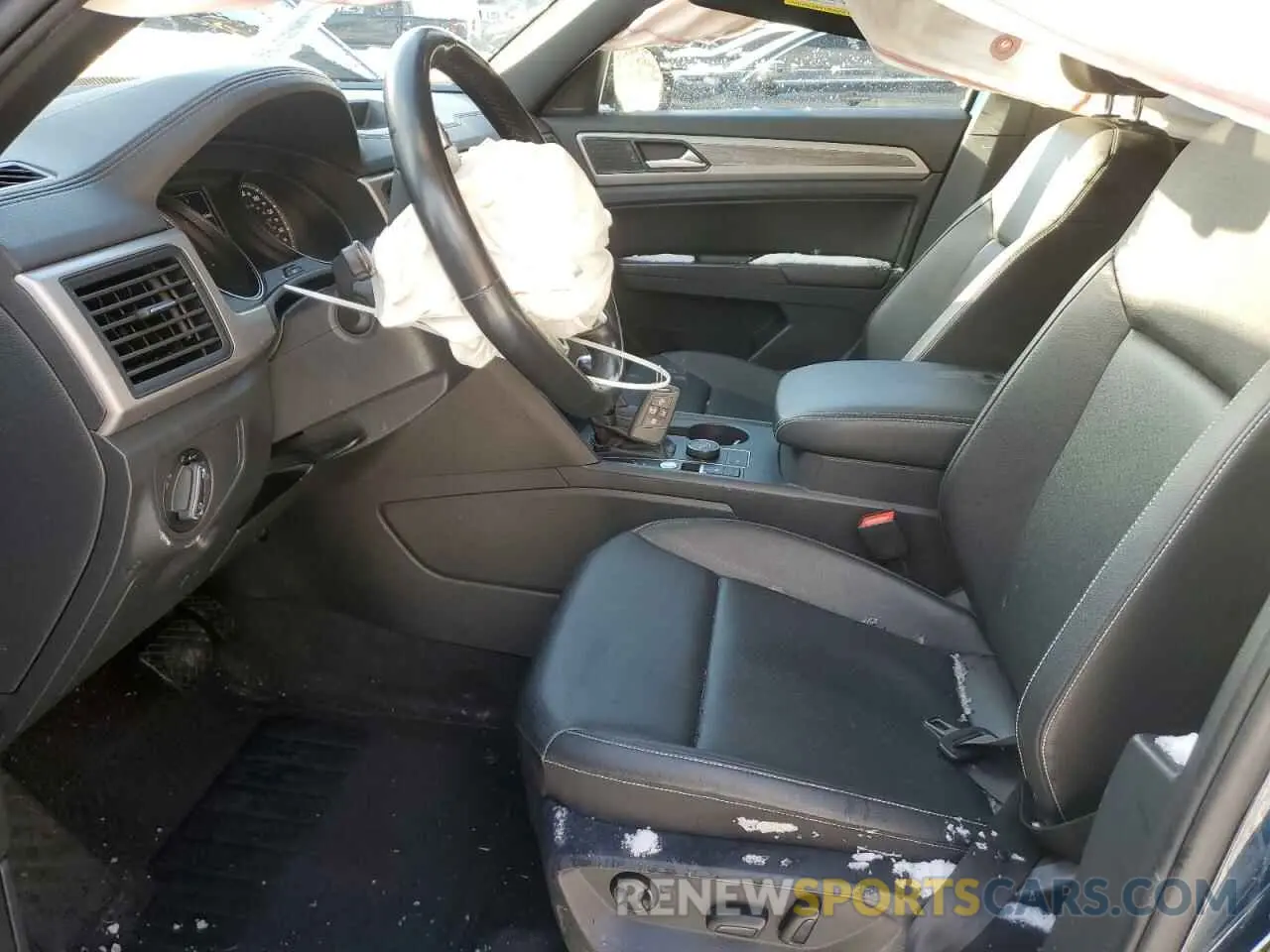 7 Photograph of a damaged car 1V21E2CA6LC210559 VOLKSWAGEN ATLAS 2020