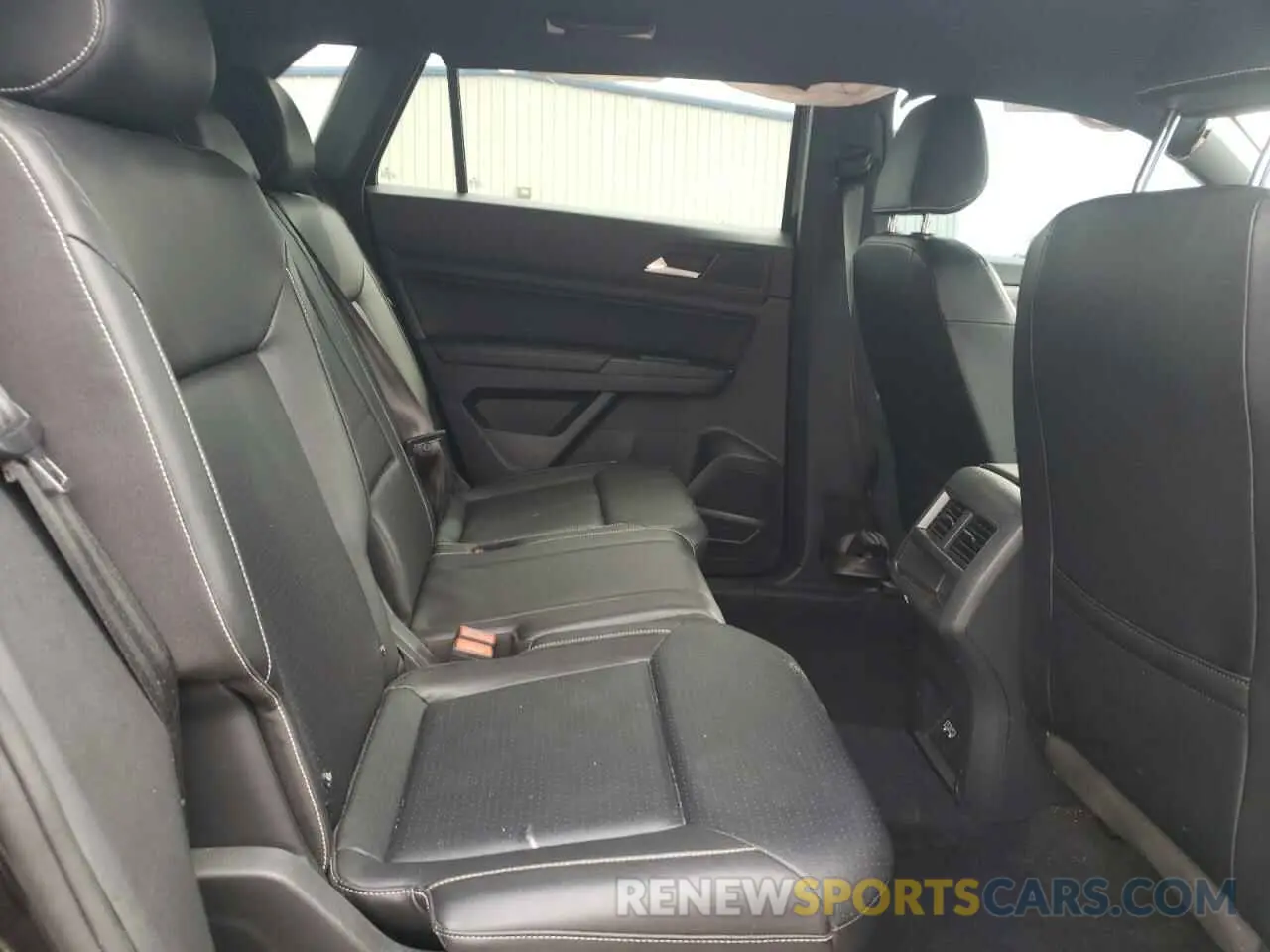11 Photograph of a damaged car 1V21E2CA7LC228004 VOLKSWAGEN ATLAS 2020
