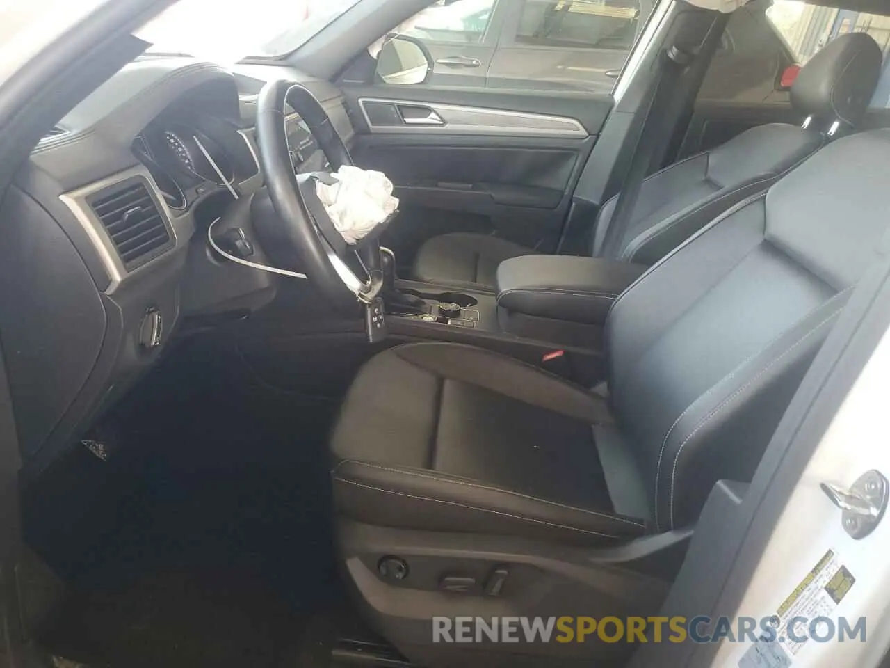 7 Photograph of a damaged car 1V21E2CA8LC231669 VOLKSWAGEN ATLAS 2020
