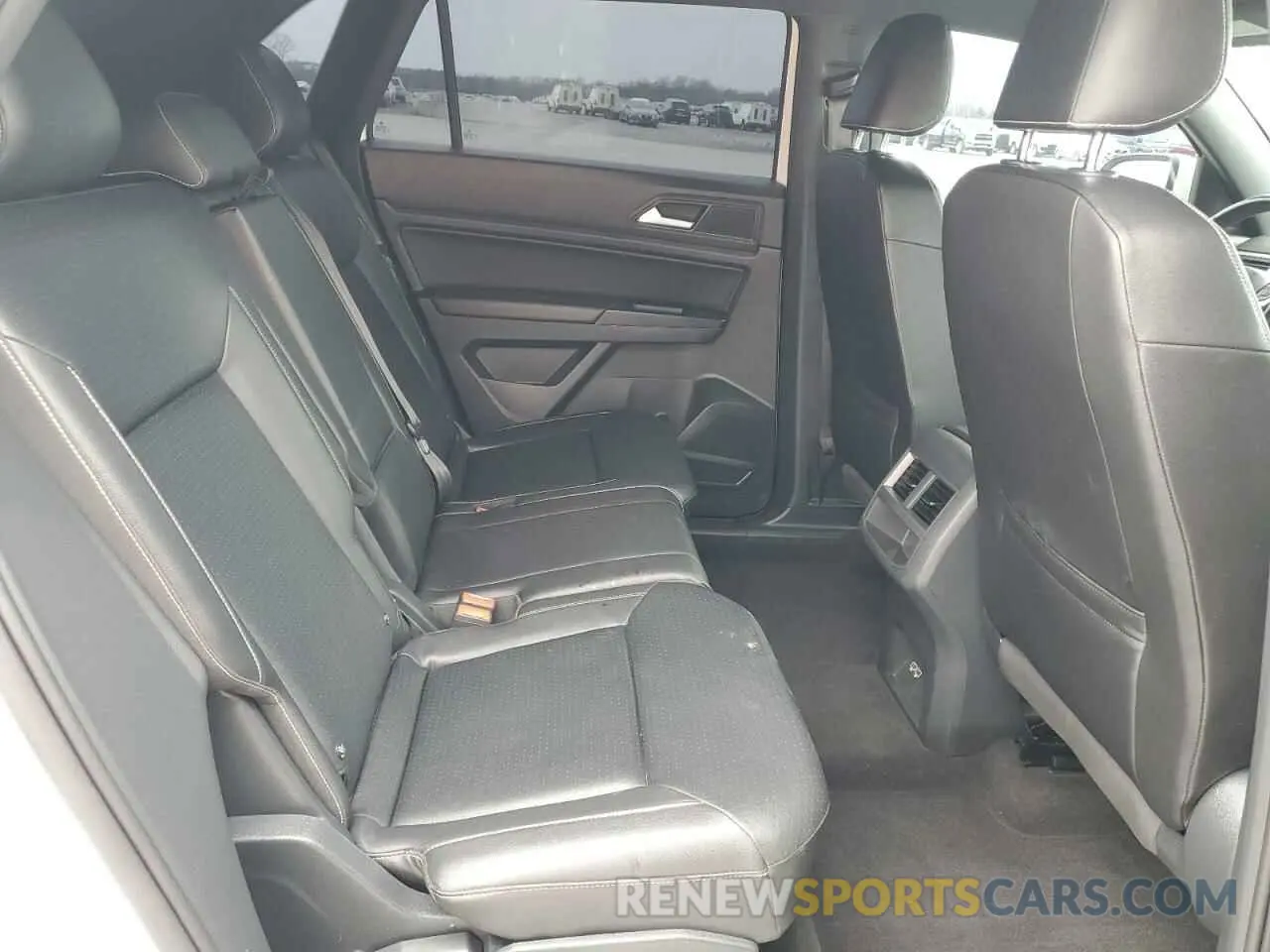 11 Photograph of a damaged car 1V21E2CAXLC221676 VOLKSWAGEN ATLAS 2020
