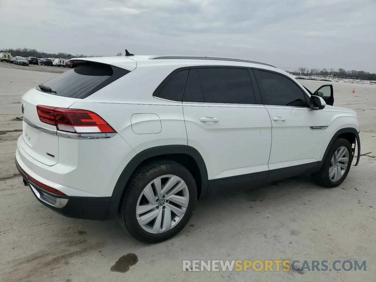3 Photograph of a damaged car 1V21E2CAXLC221676 VOLKSWAGEN ATLAS 2020