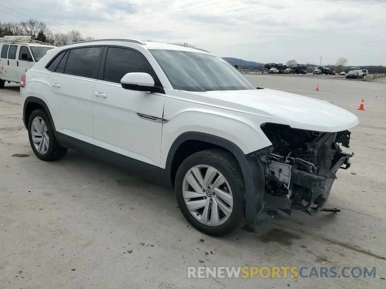 4 Photograph of a damaged car 1V21E2CAXLC221676 VOLKSWAGEN ATLAS 2020