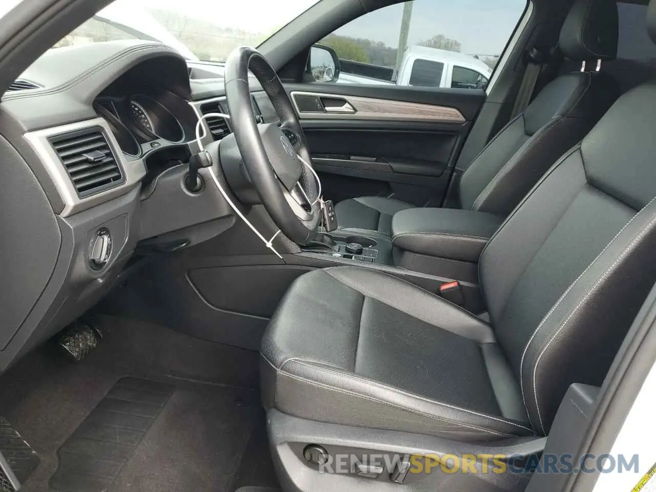 7 Photograph of a damaged car 1V21E2CAXLC221676 VOLKSWAGEN ATLAS 2020