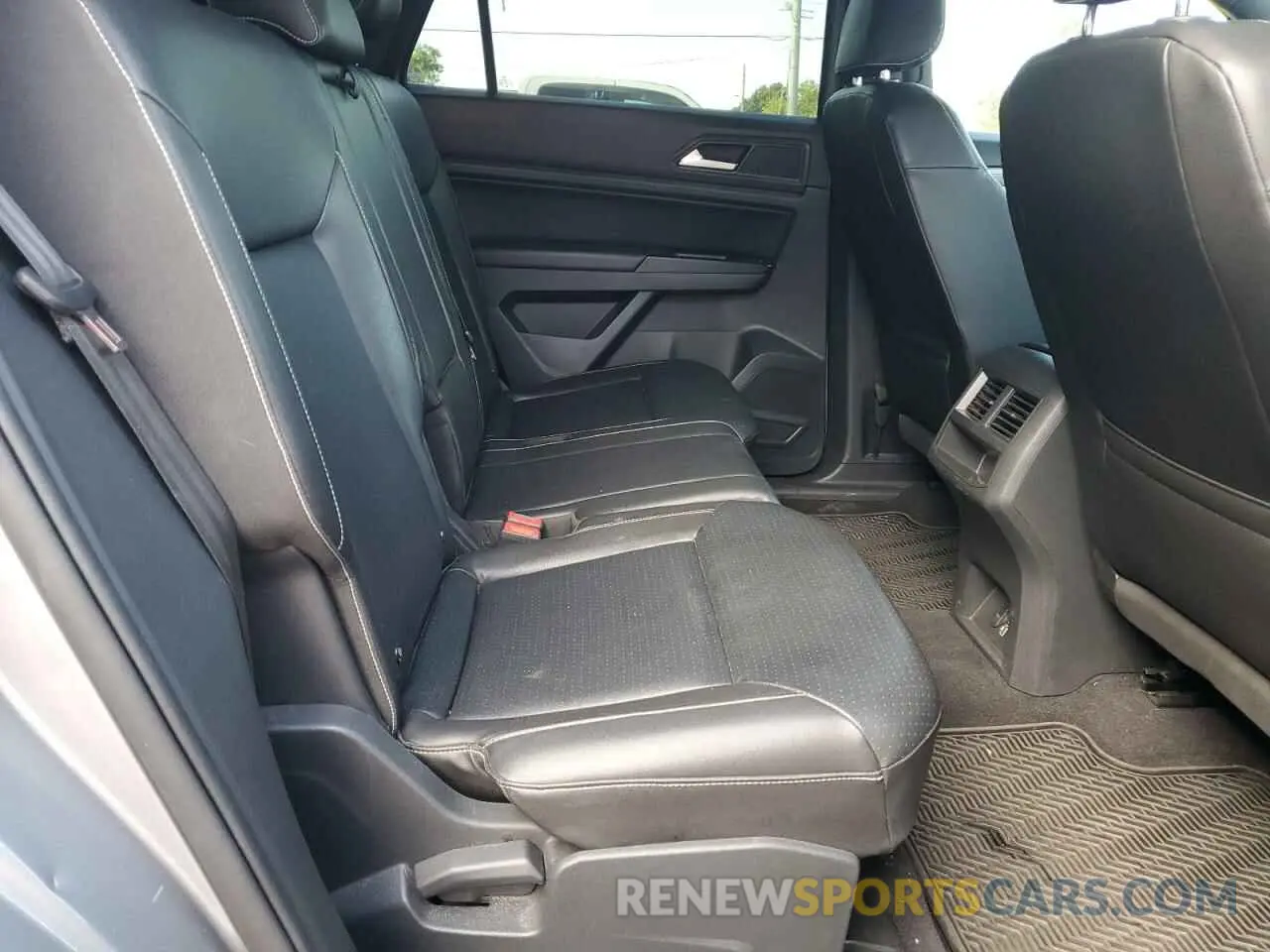 11 Photograph of a damaged car 1V23C2CA6LC226467 VOLKSWAGEN ATLAS 2020