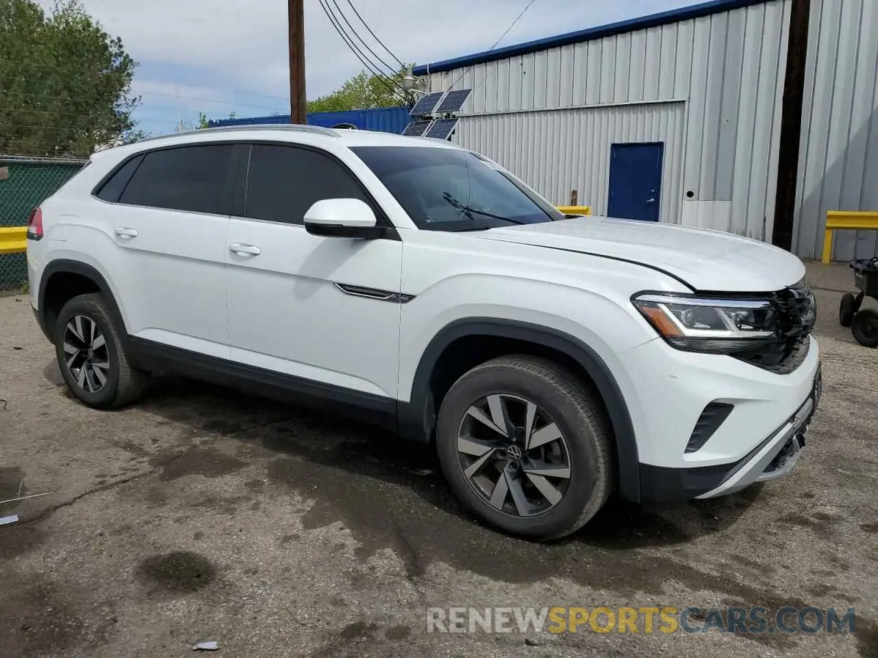 4 Photograph of a damaged car 1V24C2CA4LC203418 VOLKSWAGEN ATLAS 2020