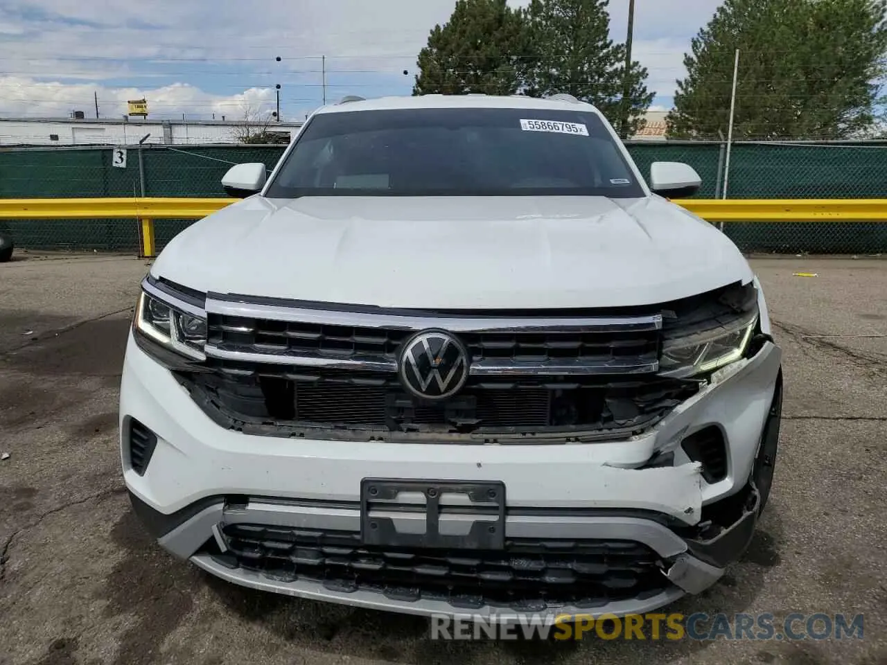 5 Photograph of a damaged car 1V24C2CA4LC203418 VOLKSWAGEN ATLAS 2020