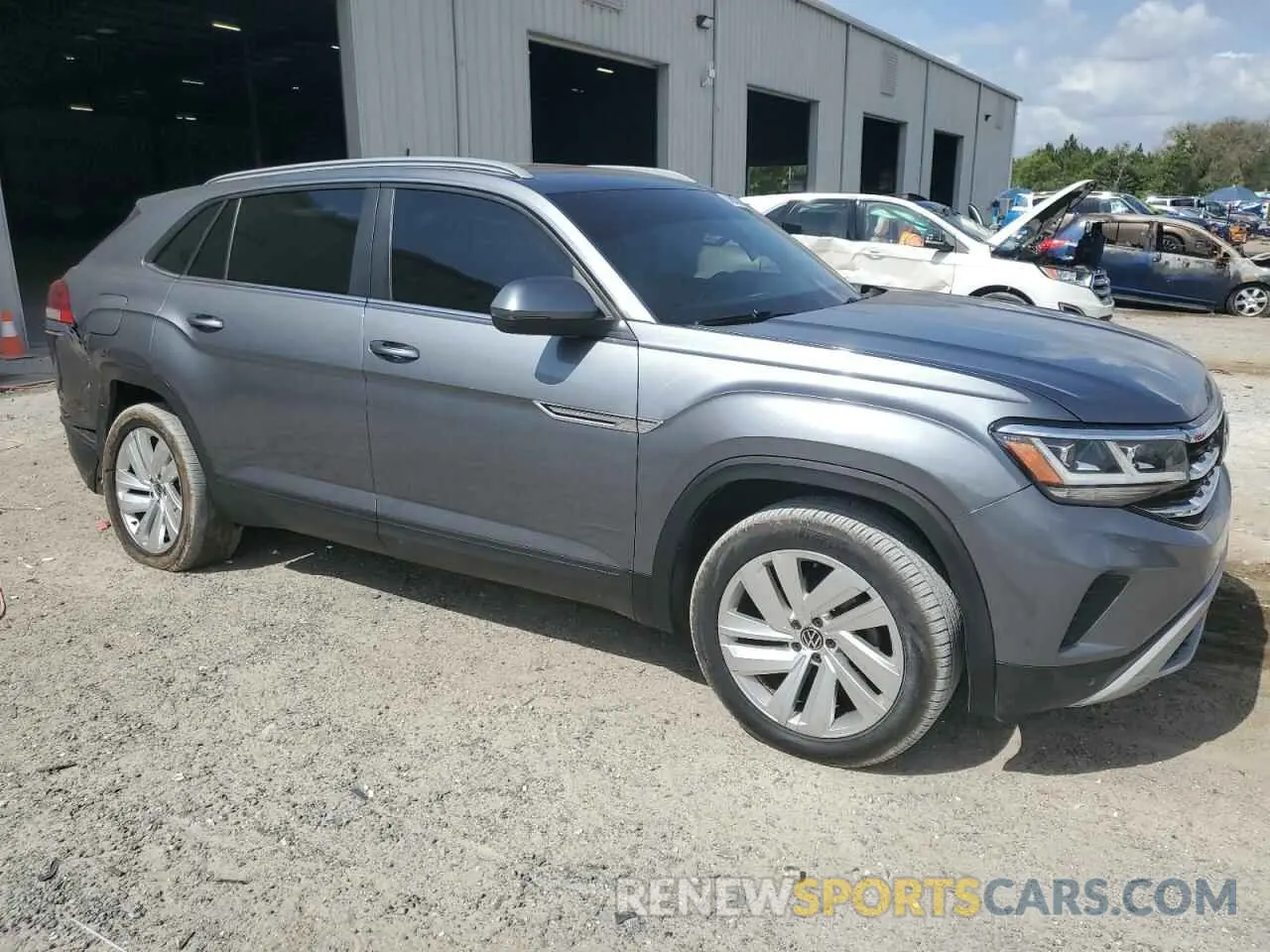 4 Photograph of a damaged car 1V25C2CA8LC201689 VOLKSWAGEN ATLAS 2020