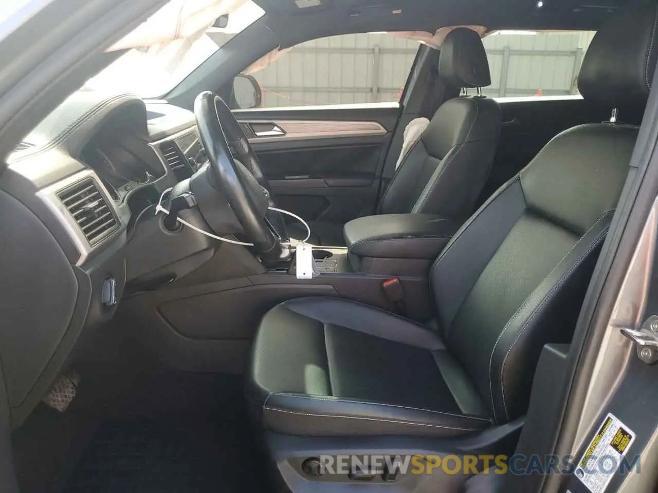 7 Photograph of a damaged car 1V25C2CA8LC201689 VOLKSWAGEN ATLAS 2020