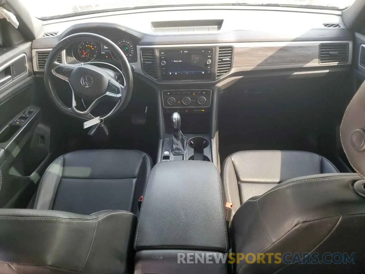8 Photograph of a damaged car 1V25C2CA8LC201689 VOLKSWAGEN ATLAS 2020