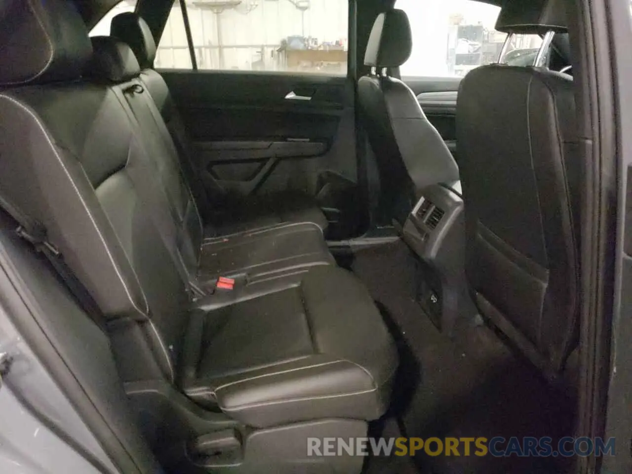 11 Photograph of a damaged car 1V26C2CA6LC203056 VOLKSWAGEN ATLAS 2020