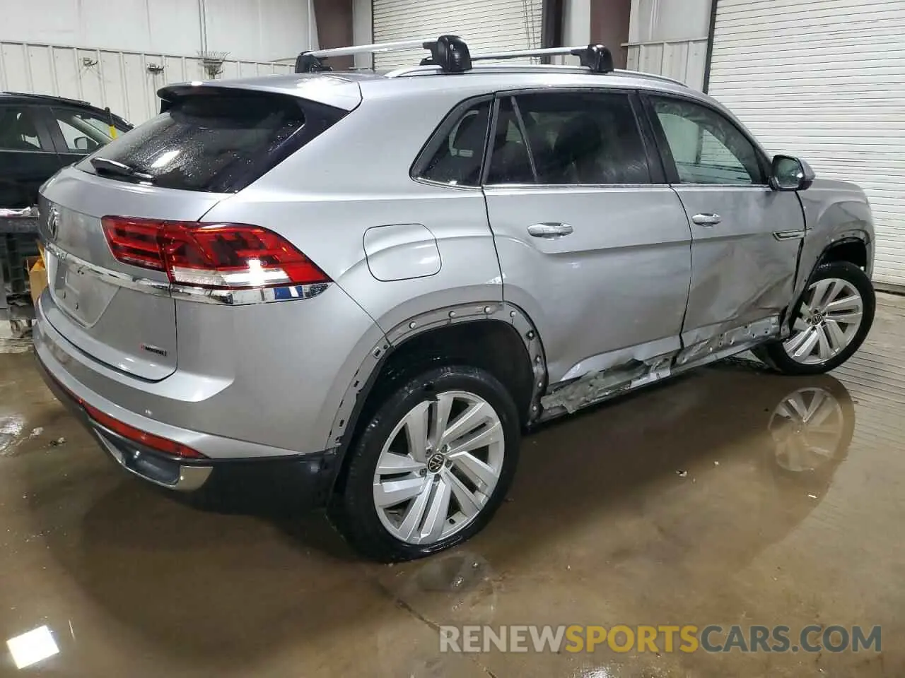 3 Photograph of a damaged car 1V26C2CA6LC204465 VOLKSWAGEN ATLAS 2020