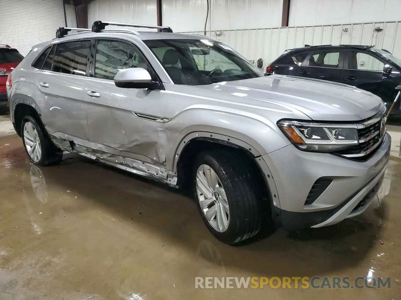4 Photograph of a damaged car 1V26C2CA6LC204465 VOLKSWAGEN ATLAS 2020