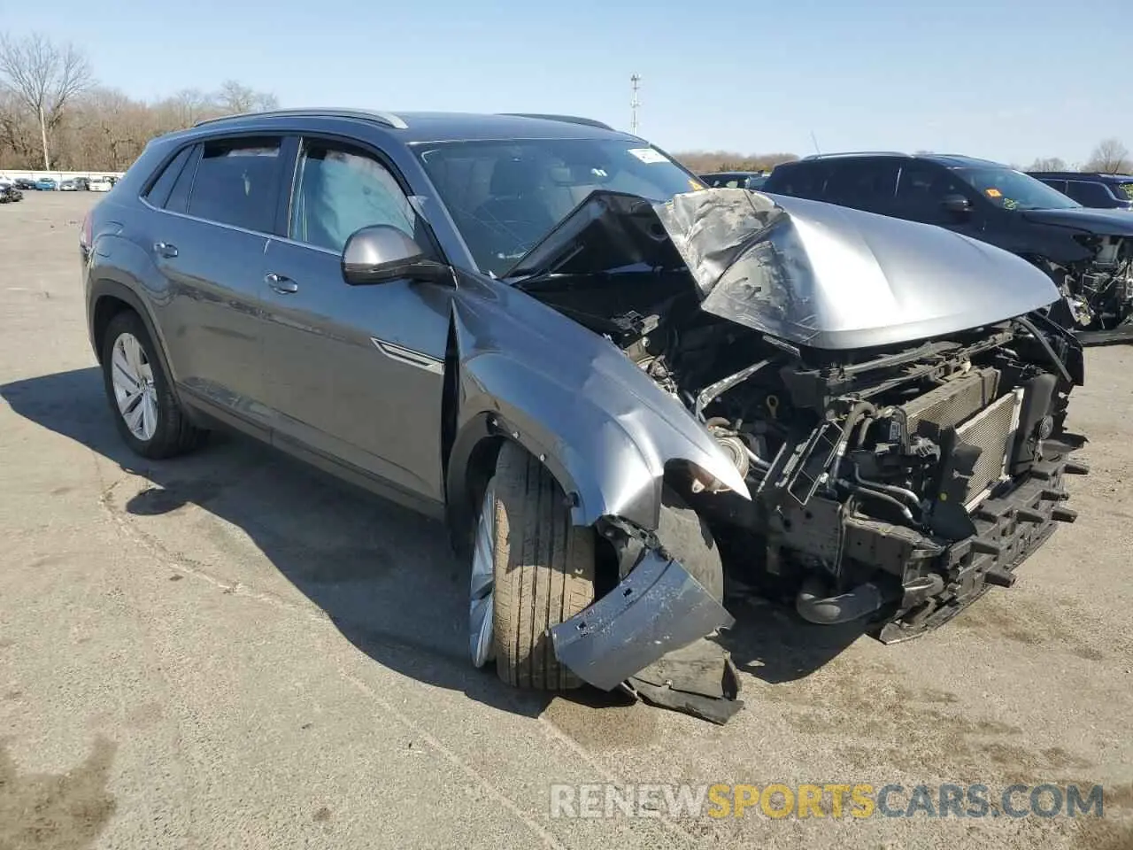 4 Photograph of a damaged car 1V26C2CA7LC203597 VOLKSWAGEN ATLAS 2020